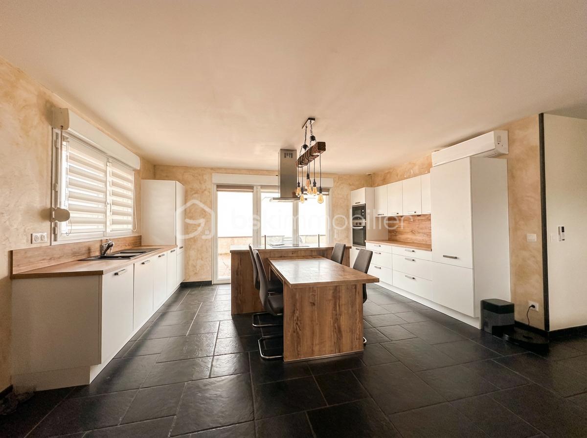 Maison de 96 m² - Photorealistic_edit_of_the_kitchen_photo_Removec-1768820048197.png