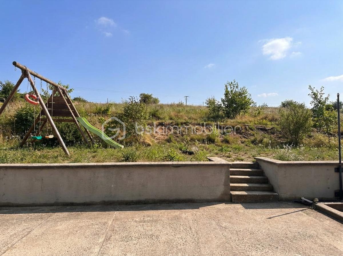 Maison de 96 m² - Photorealistic_summer_conversion_of_the_provided_b-1768823465143.png