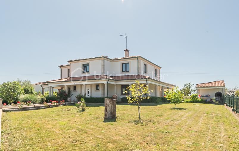 Maison de 251 m² - Extérieur rongé.png
