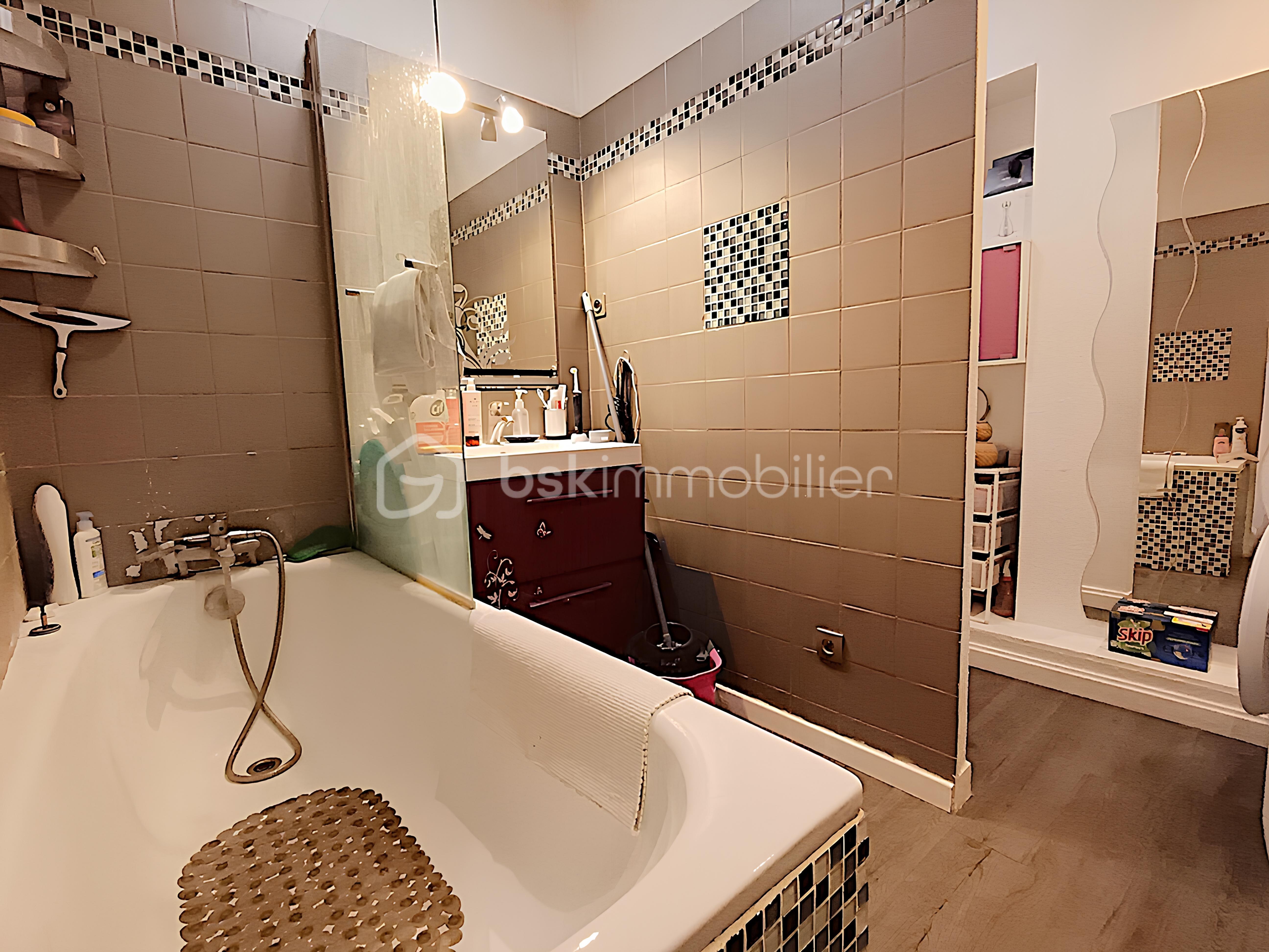 Appartement de 70 m² - 11 SALLE DE BAIN B.jpg