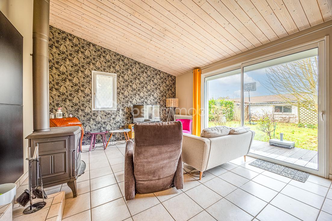 Maison de 120,41 m² - 03 salon.jpg