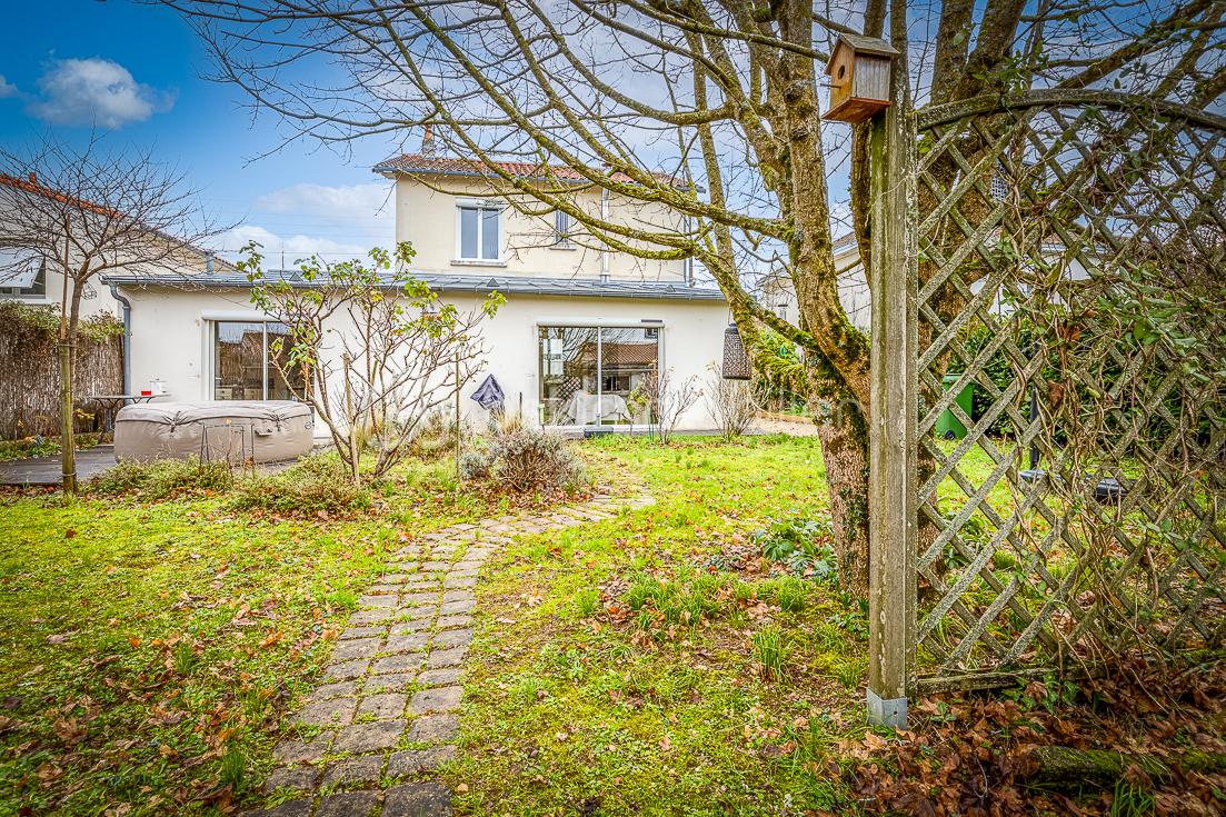 Maison de 120,41 m² - 15 jardin.jpg