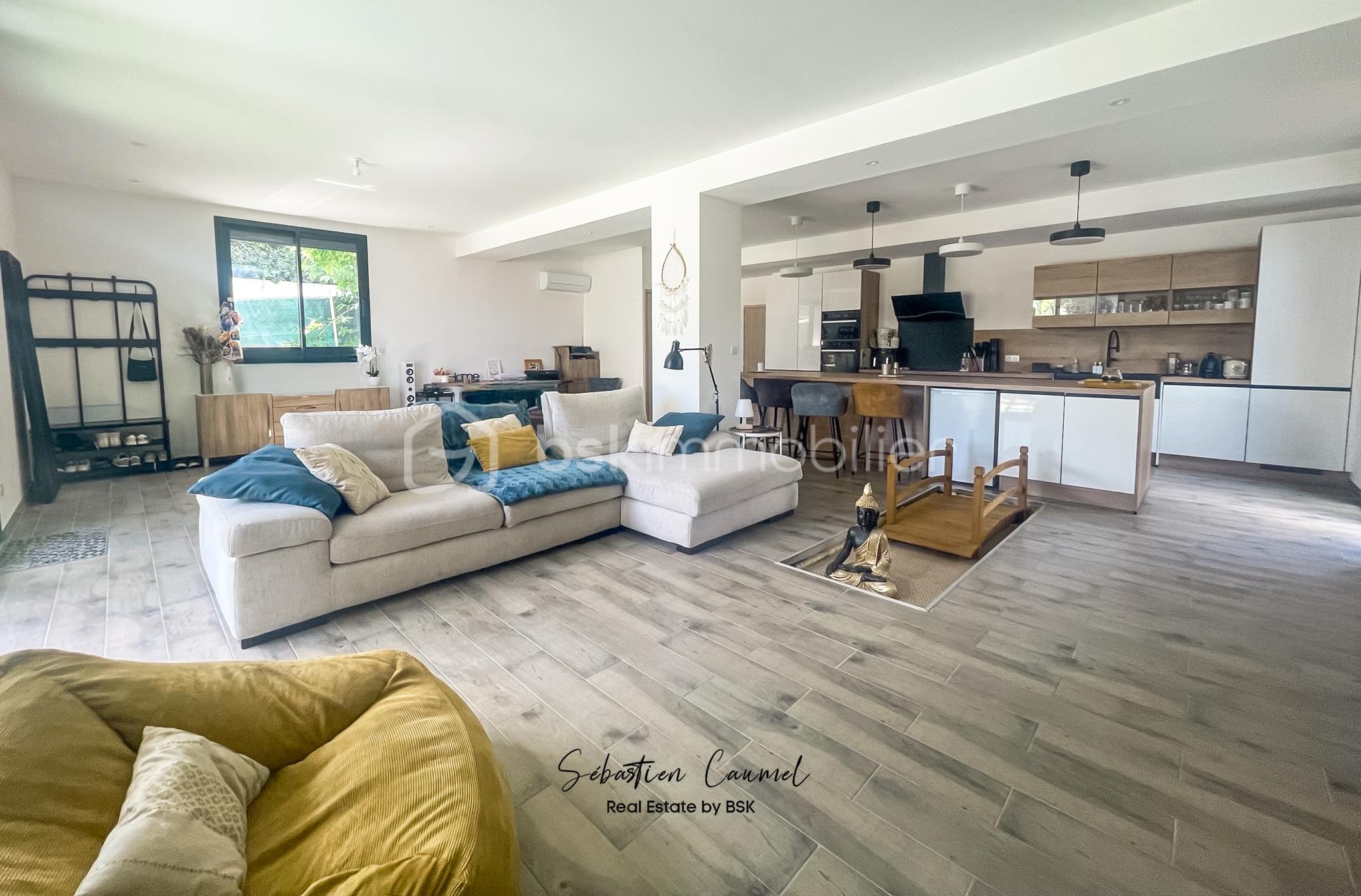 villa-saint-clement-de-riviere-34980-salon-cuisine-lumineux-dpe-b-.jpg