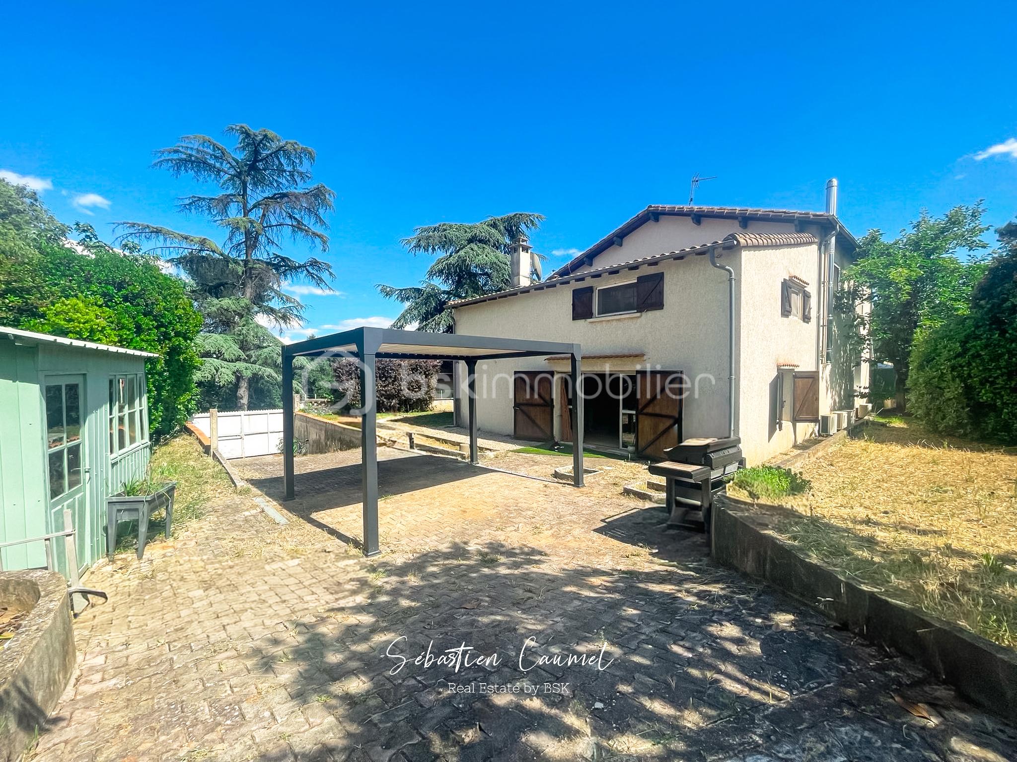 villa-220m2-saint-clement-de-riviere-exterieur-jardin-arbore.jpg