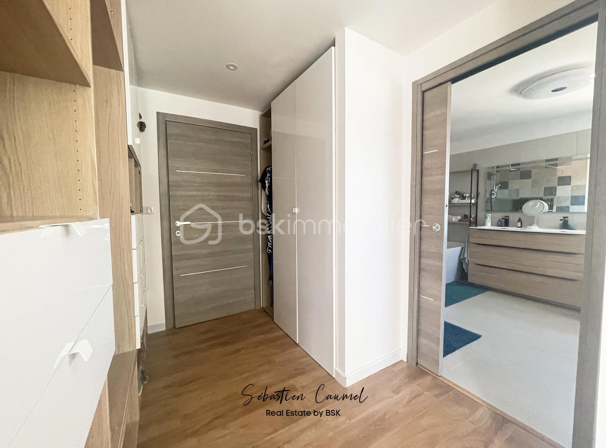 villa-saint-clement-de-riviere-dressing-suite-parentale-r1.jpg