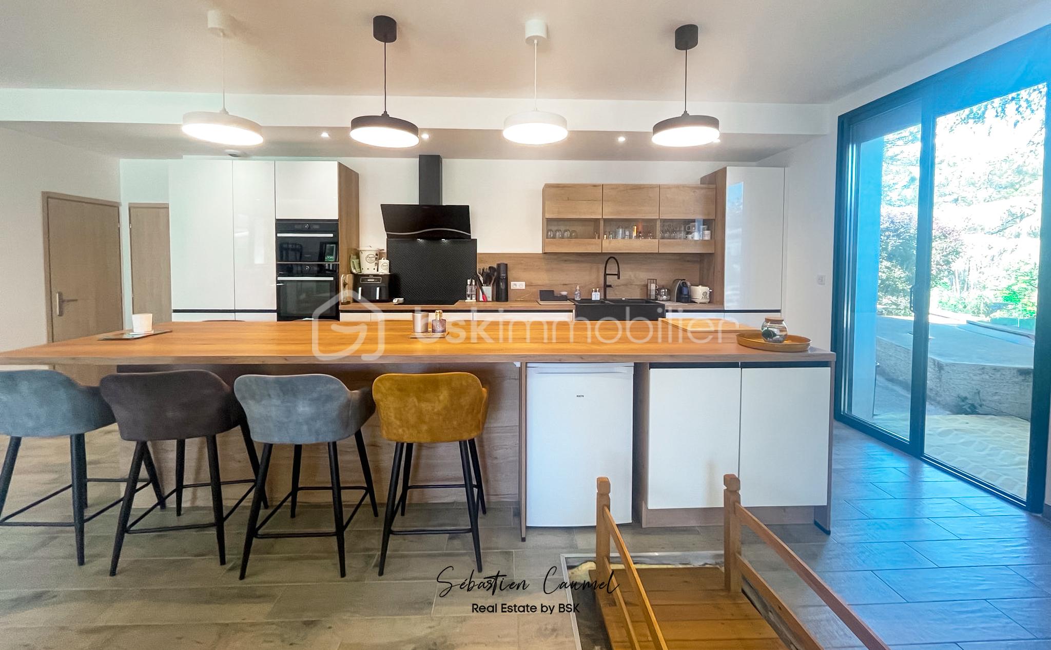 maison-saint-clement-de-riviere-34980-cuisine-equipee-sejour.jpg