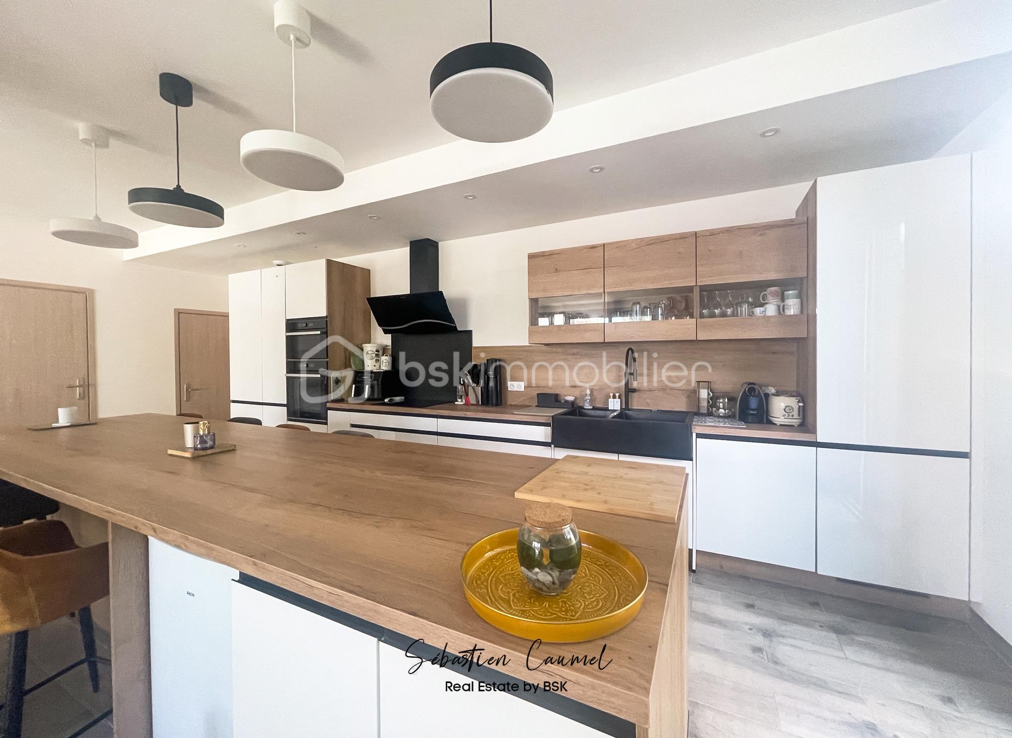 maison-saint-clement-de-riviere-34980-cuisine-equipee-sejour-.jpg