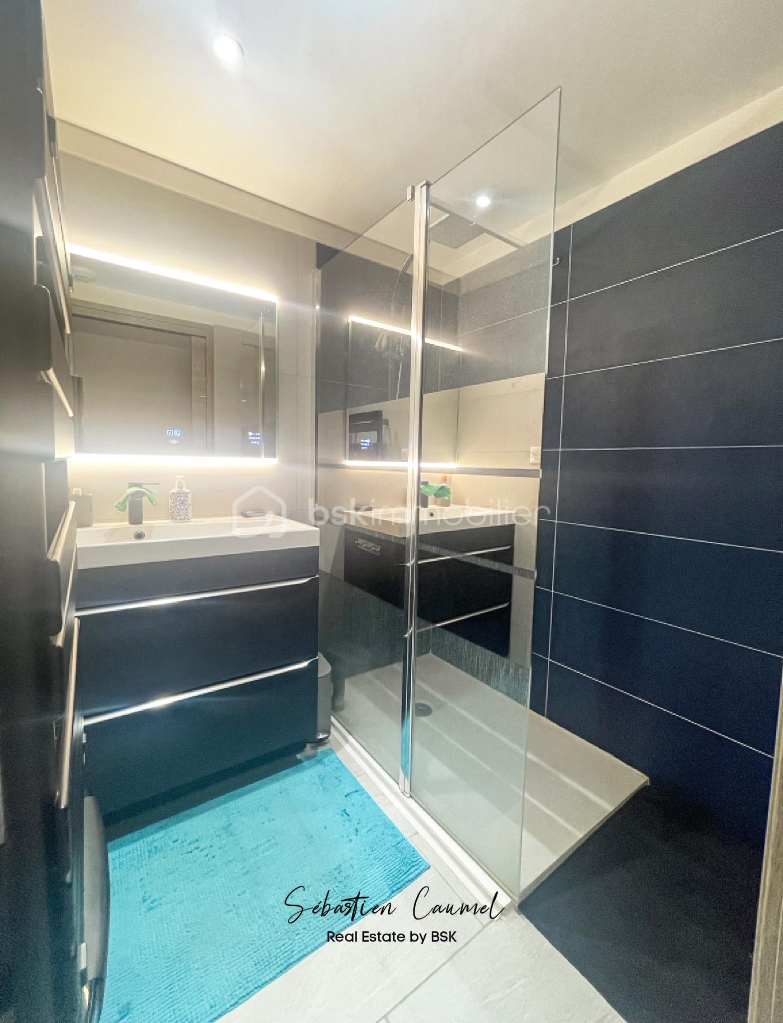 villa-saint-clement-de-riviere-salle-eau-etage-renovee.jpg