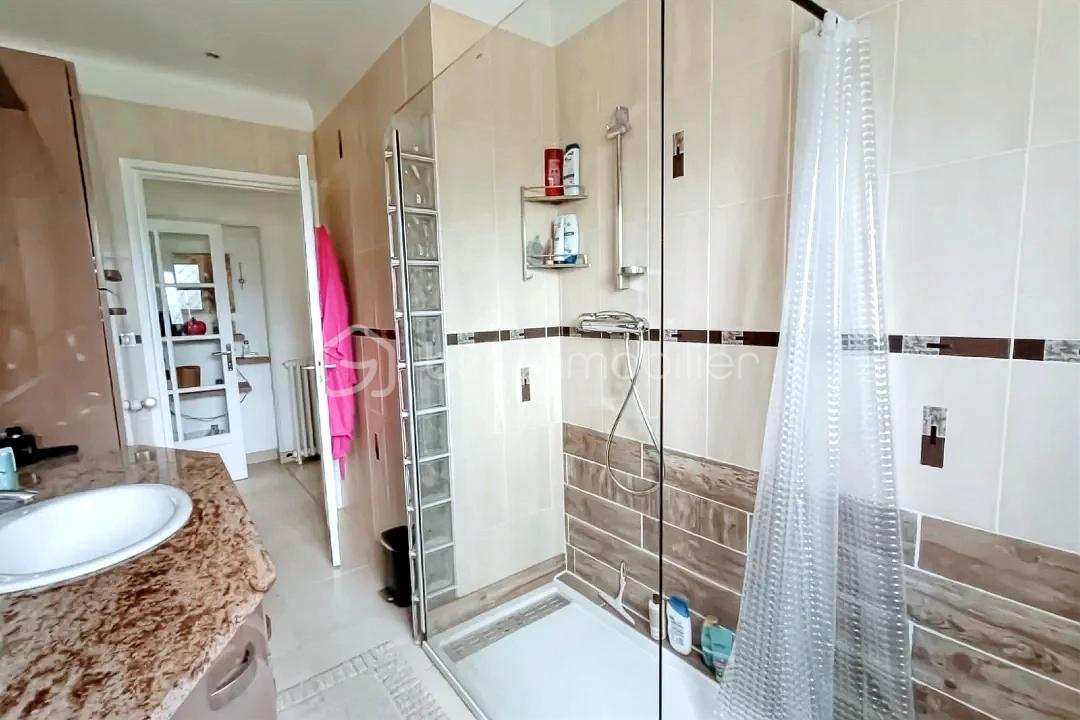 Maison de 130 m² - hoqi-5ec032dc74a34dfca7b7bee73f5631a6.jpg