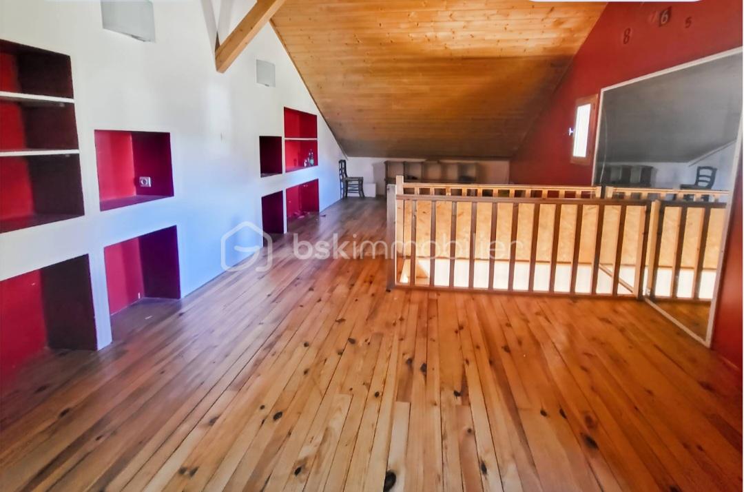 Maison de 900 m² - Screenshot_20250323_193036_ProperShot.jpg