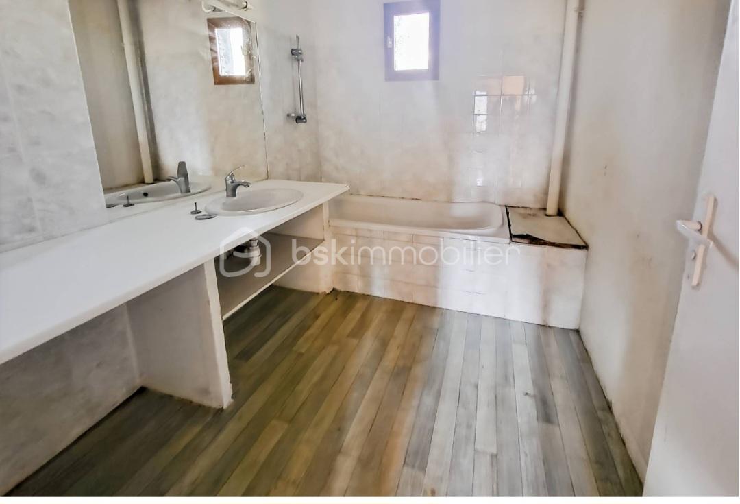 Maison de 900 m² - Screenshot_20250323_193114_ProperShot.jpg