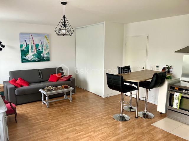 Appartement de 37 m² - cergy_salon_cuisine_à_droite.jpg