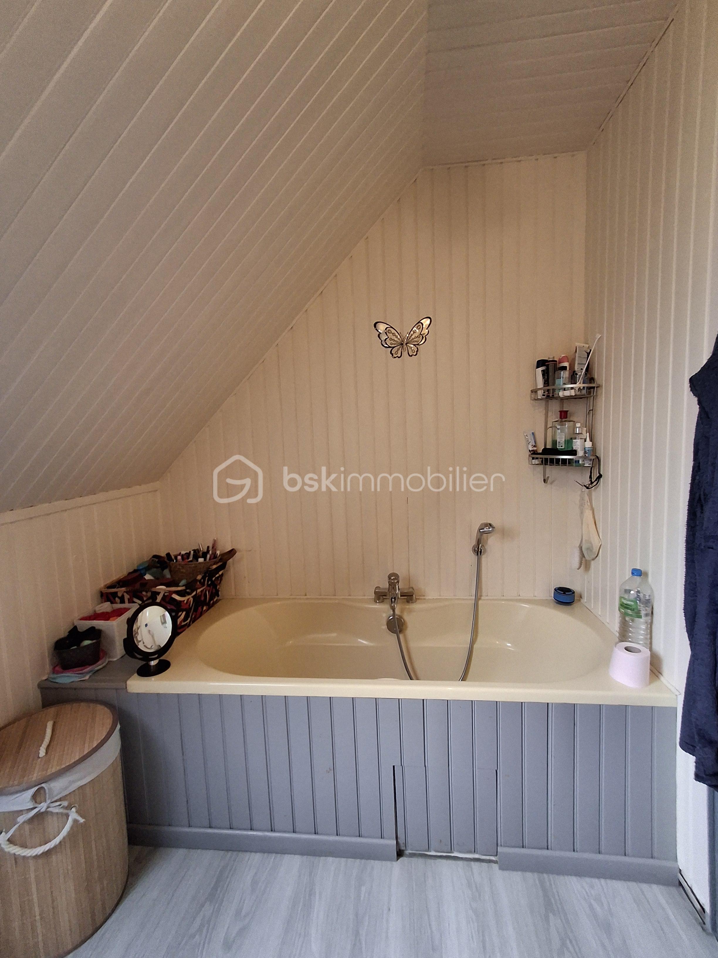 Maison de 92,99 m² - SDB Baignoire portrait.jpg