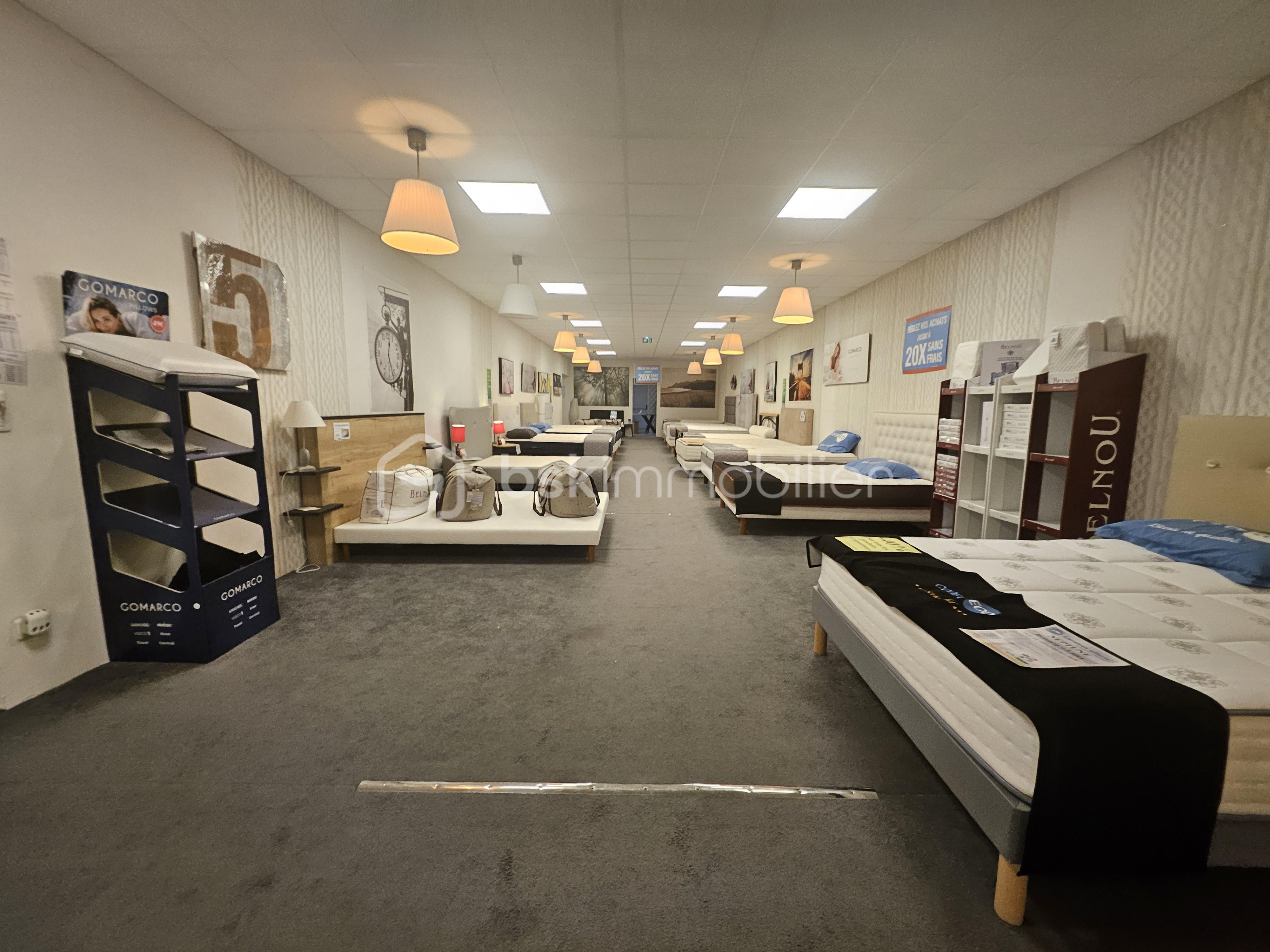 Local d activites de 1 930 m² - 20251108_155153.jpg