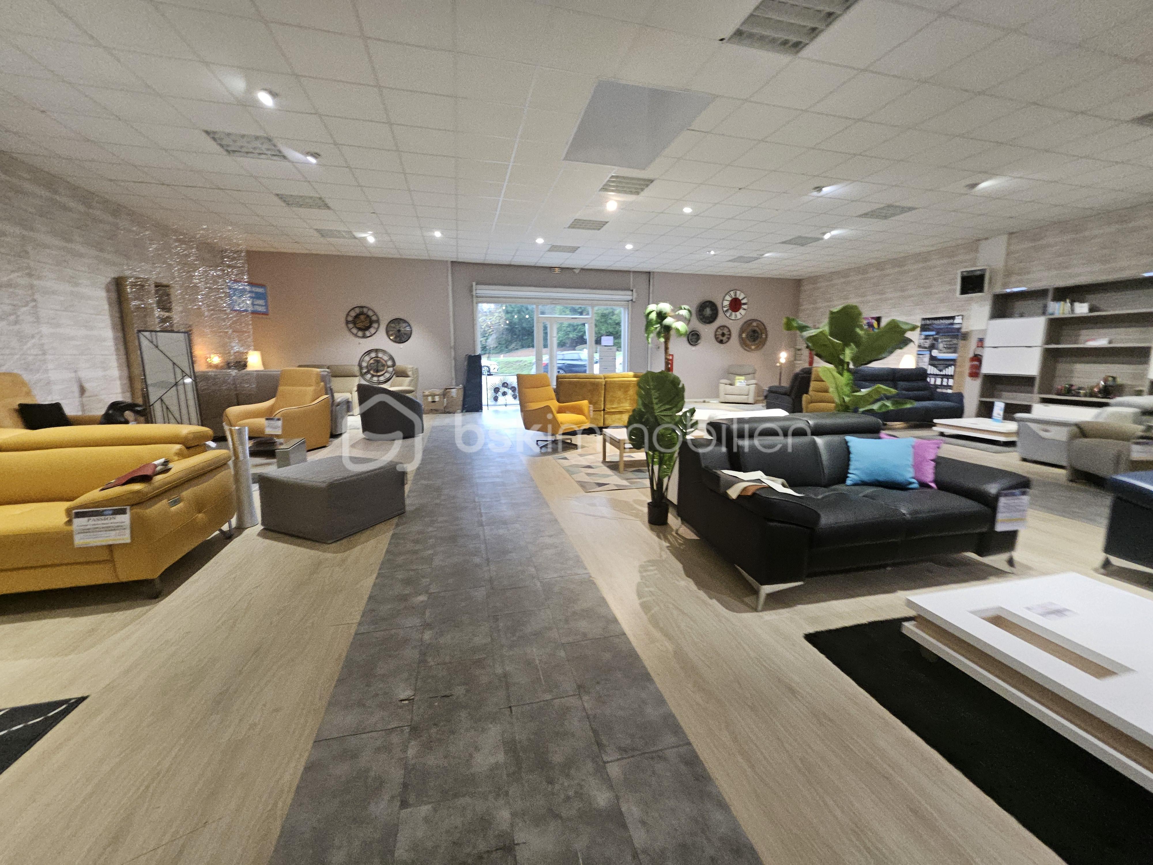 Local d activites de 1 930 m²