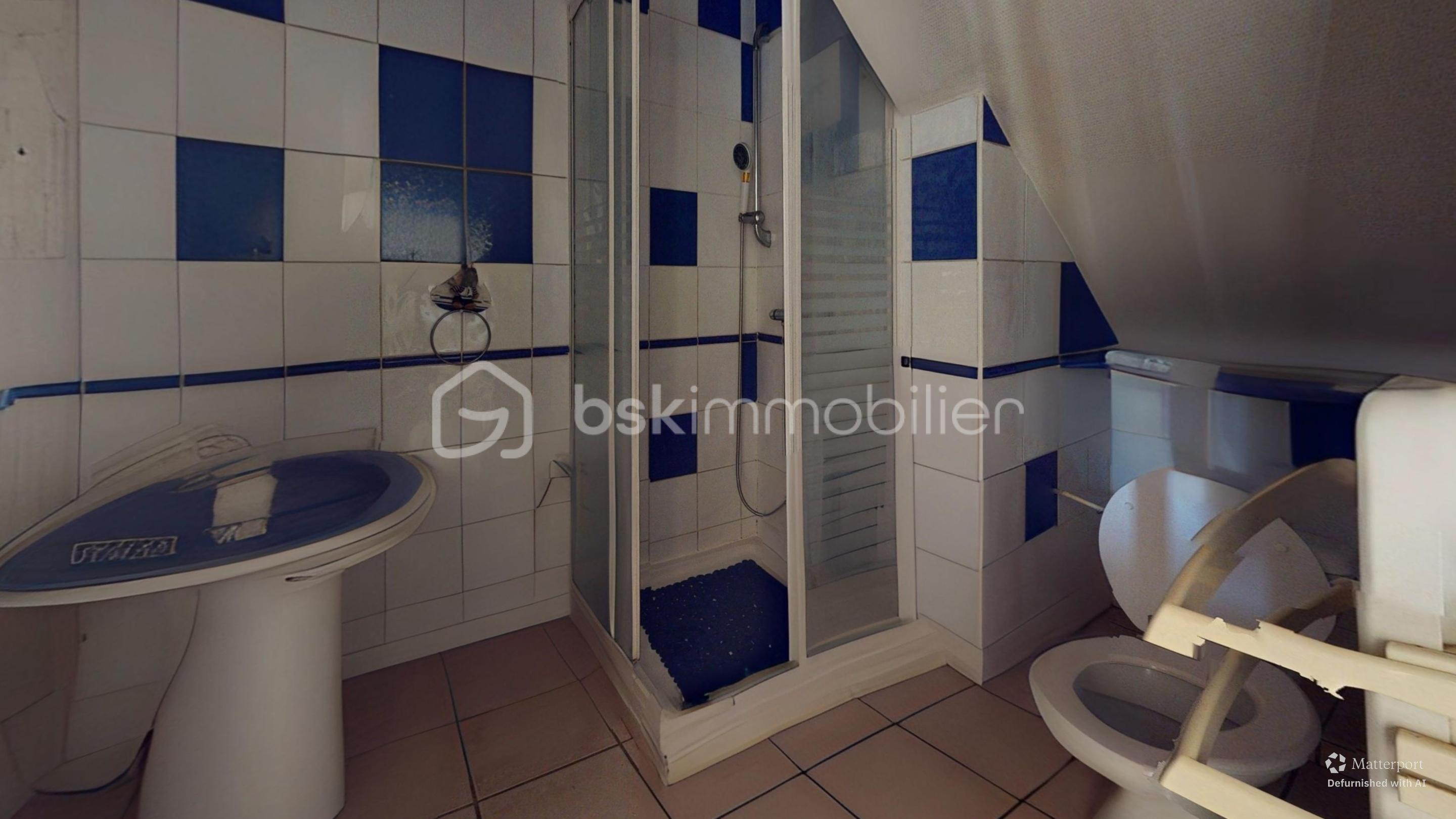 Maison de 86 m² - 82-Rue-Demersay-Bathroom-Defurnished.jpg