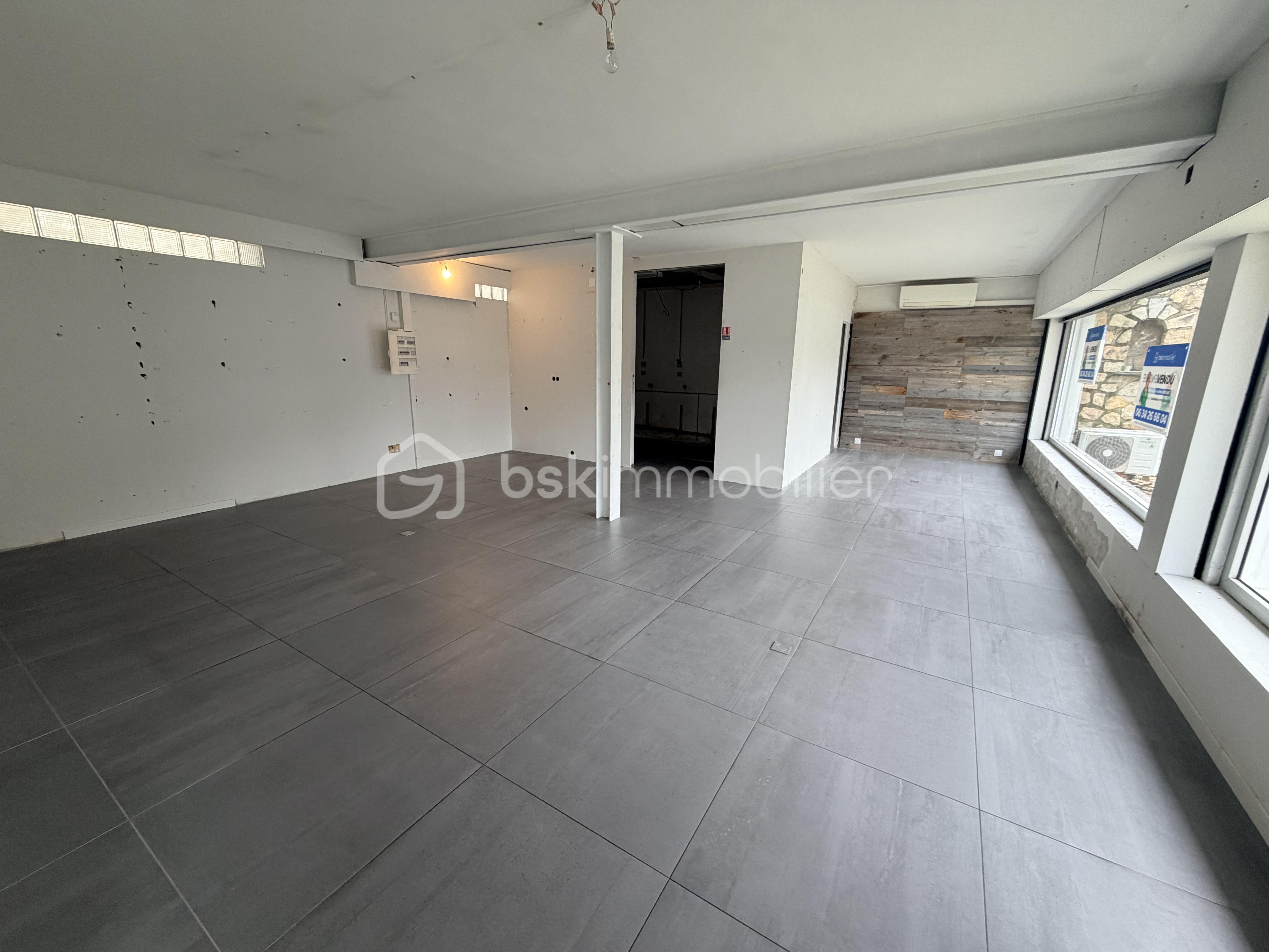 Intérieur grand local 4.jpg