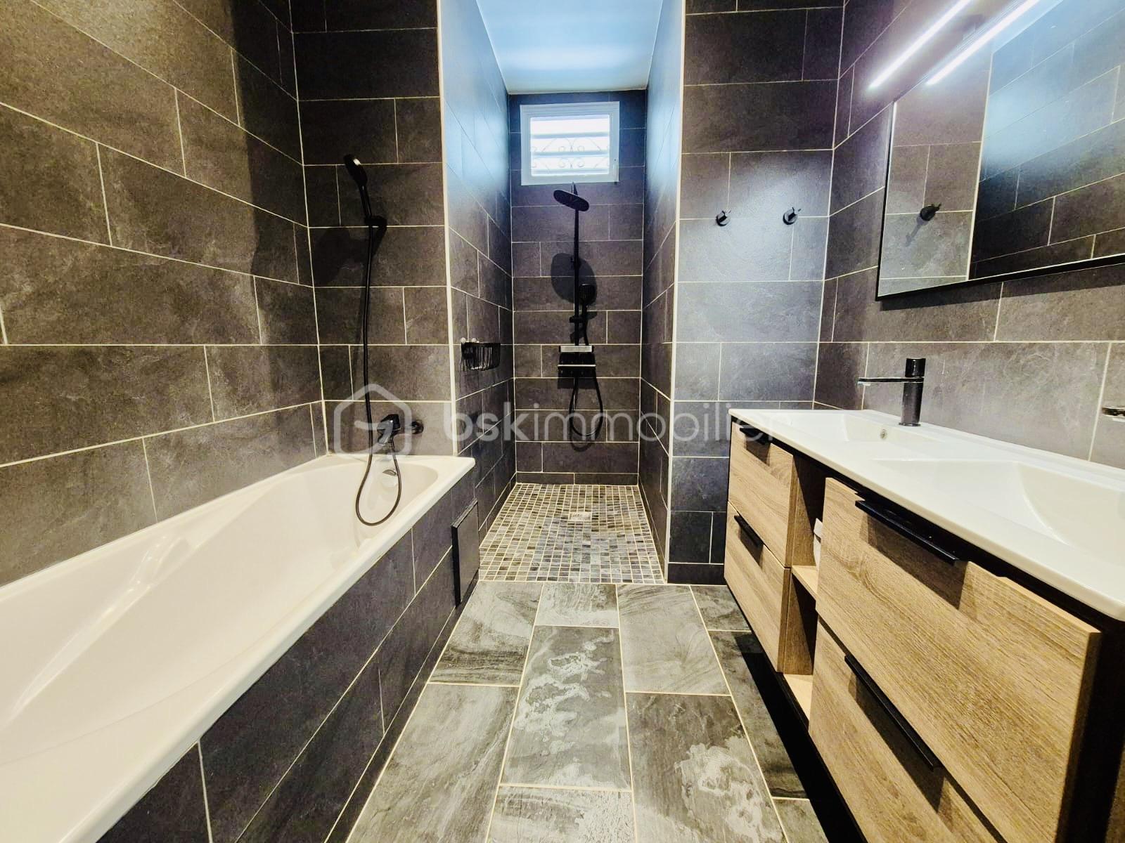 Villa de 200 m² - c09129a3-863e-4c1b-b1f0-381a7a9531fc.jpg