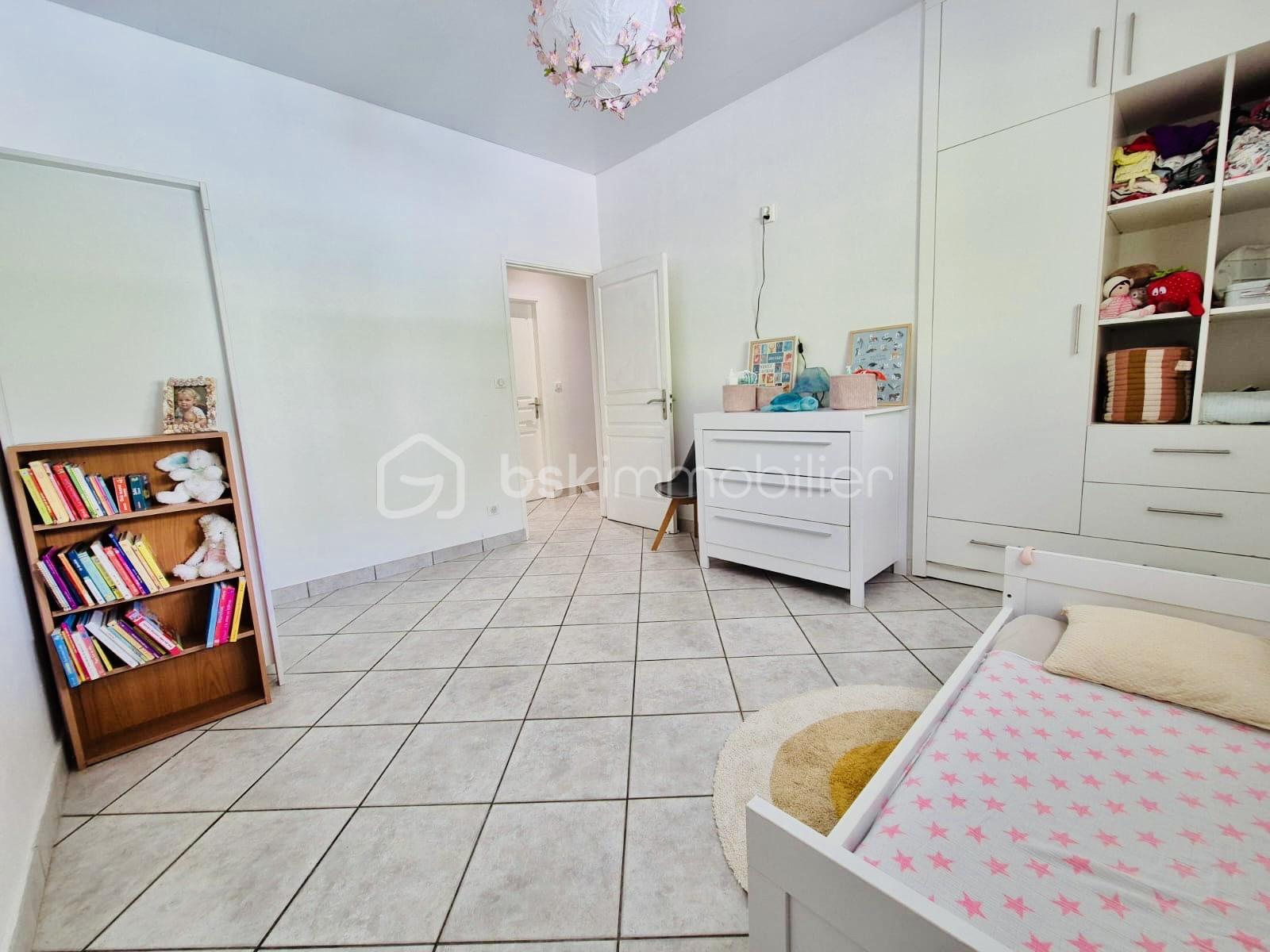 Villa de 200 m² - 38b106a8-6ba3-46a1-8104-3324cc618c48.jpg