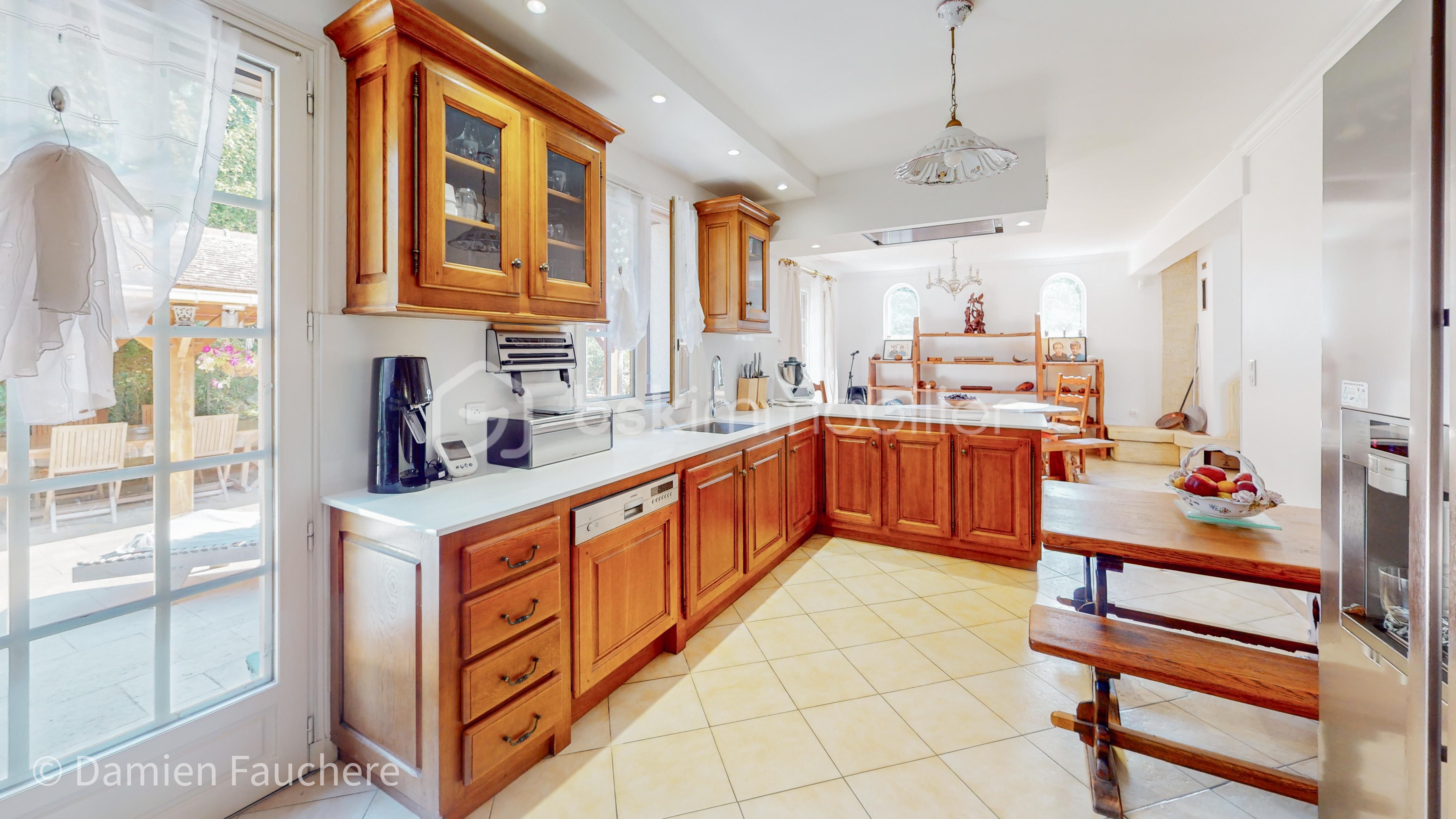 Propriete de 320 m² - YSFw7yQTytm-Kitchen.jpg