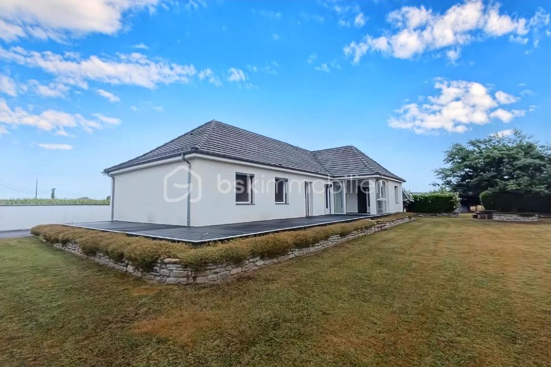 Maison de 135 m² - hoqi-57b08ac3d0844e98bc050519c66702c6.jpg