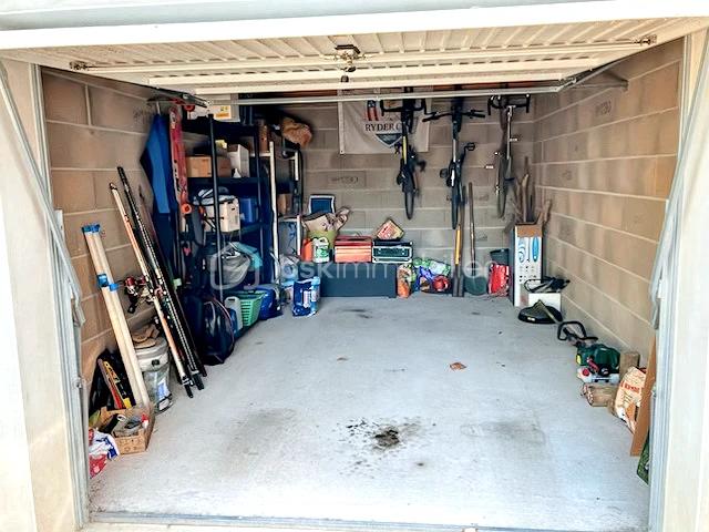 8 garage .jpg
