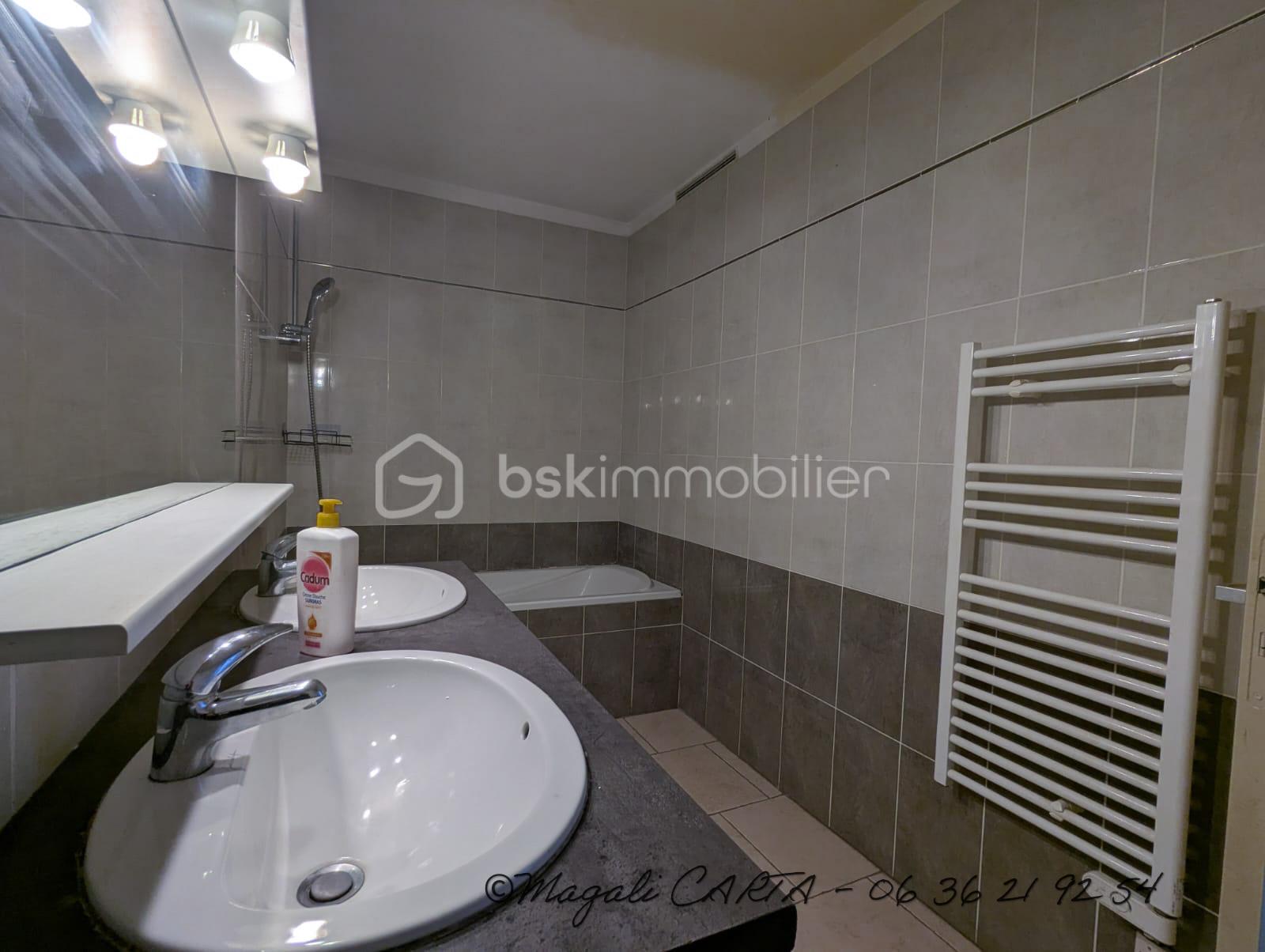 Appartement de 82 m² - SDB3.jpg