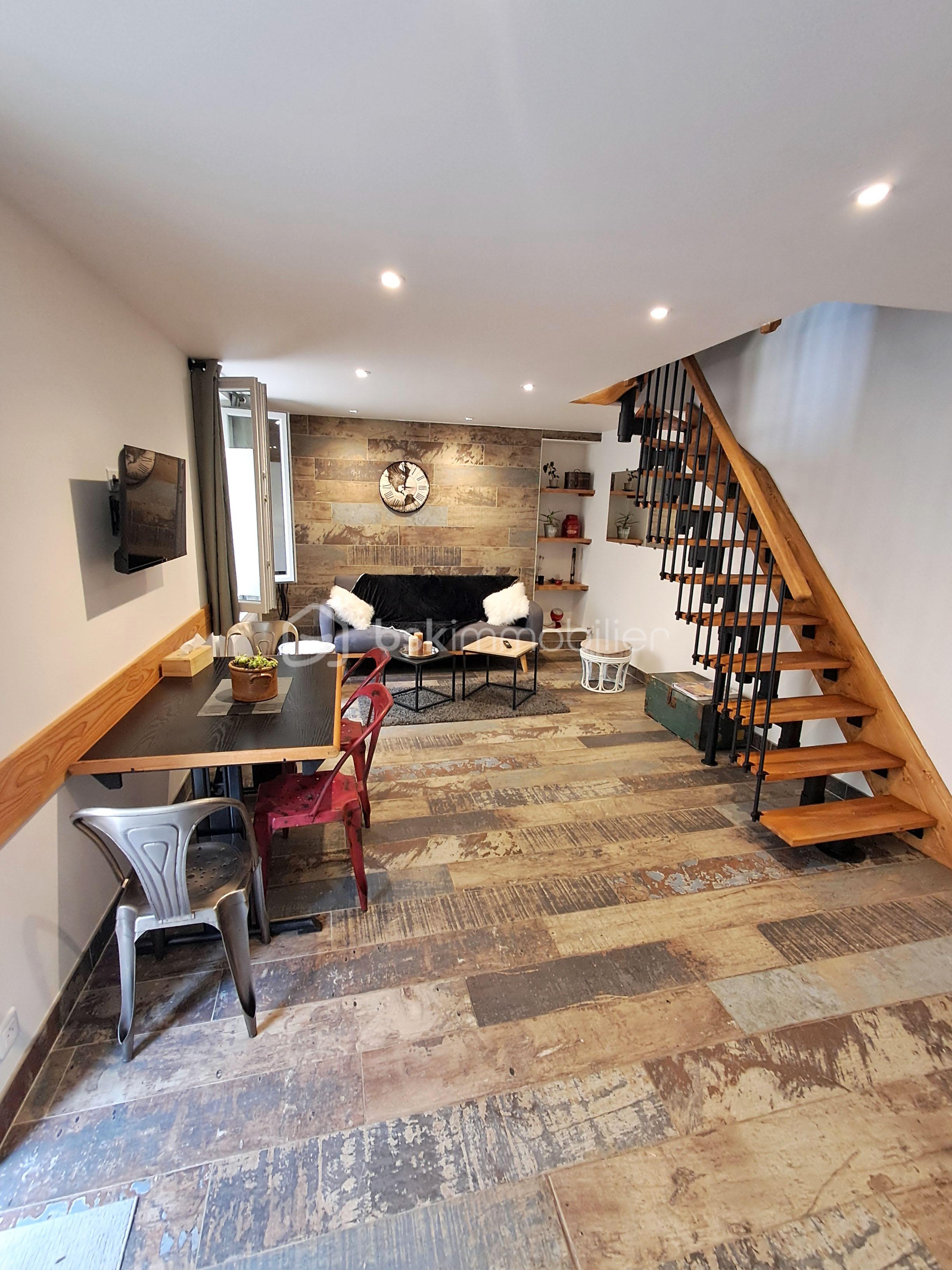 pièce à vivre depuis entrée.jpg