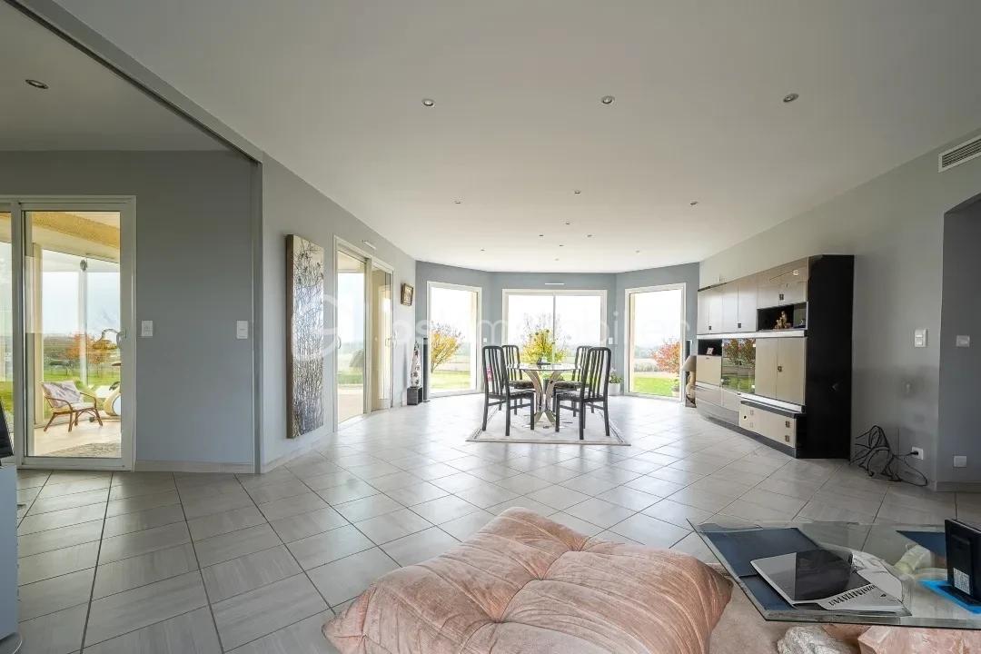 Maison contemporaine de 132,58 m² - hoqi-e714a2a231cc4fa48a2e04aee26e29ea.jpg