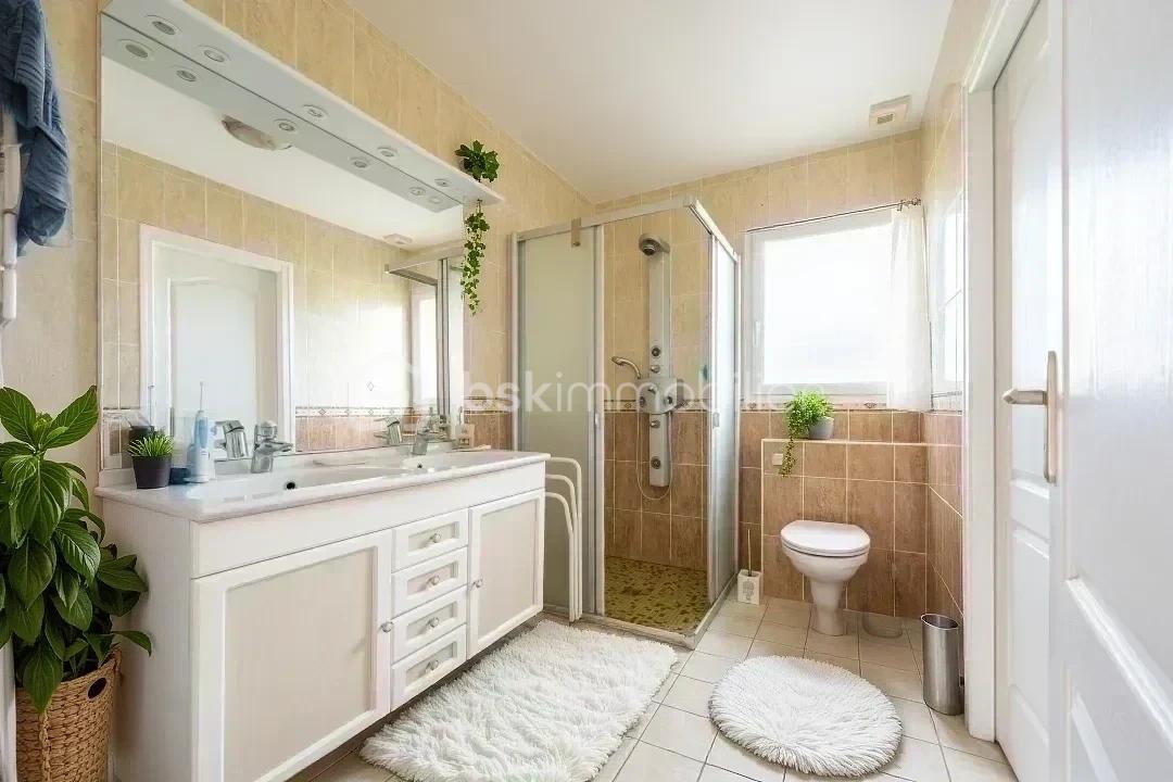 Maison contemporaine de 132,58 m² - hoqi-994c0c69c25446d598bf6c131e31f42e.jpg