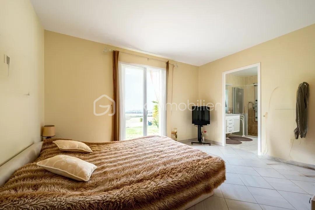 Maison contemporaine de 132,58 m² - hoqi-d88ae165122d4ed0bffb6791ea8002a2.jpg