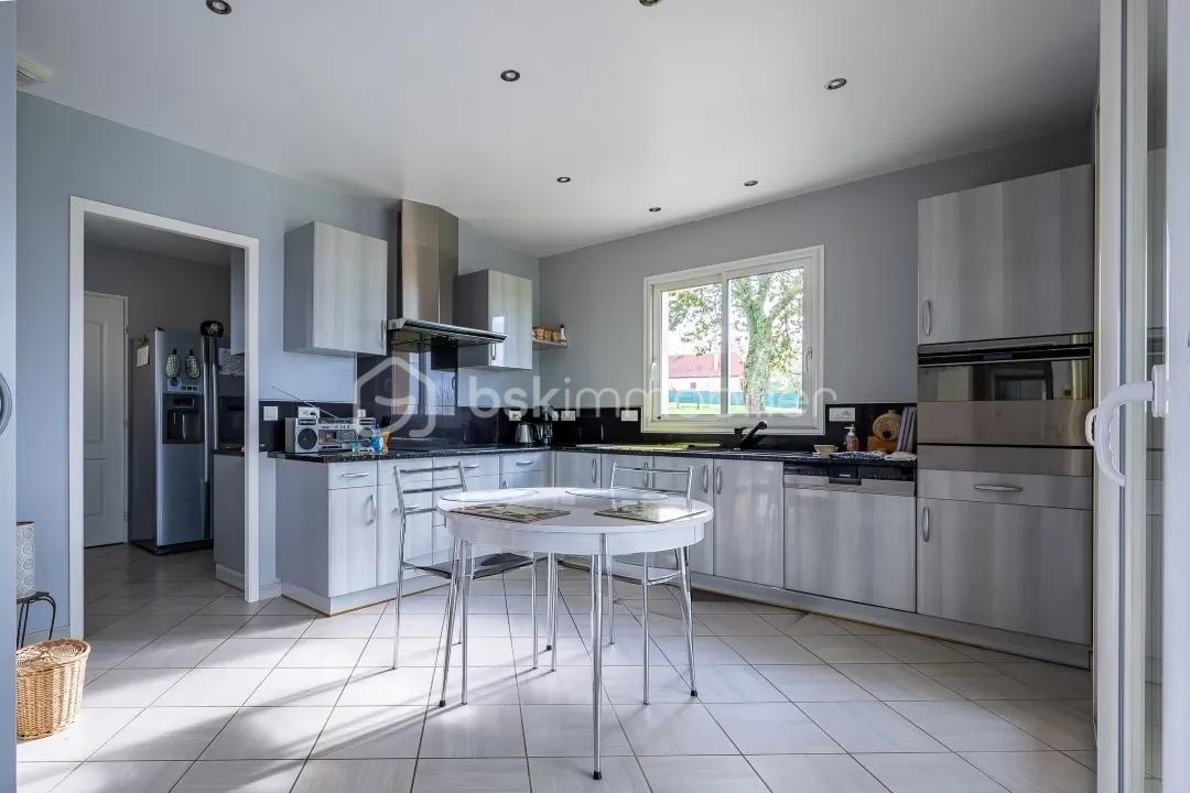 Maison contemporaine de 132,58 m² - hoqi-9df8f0f64eec4499a395f63a2a01371f.jpg