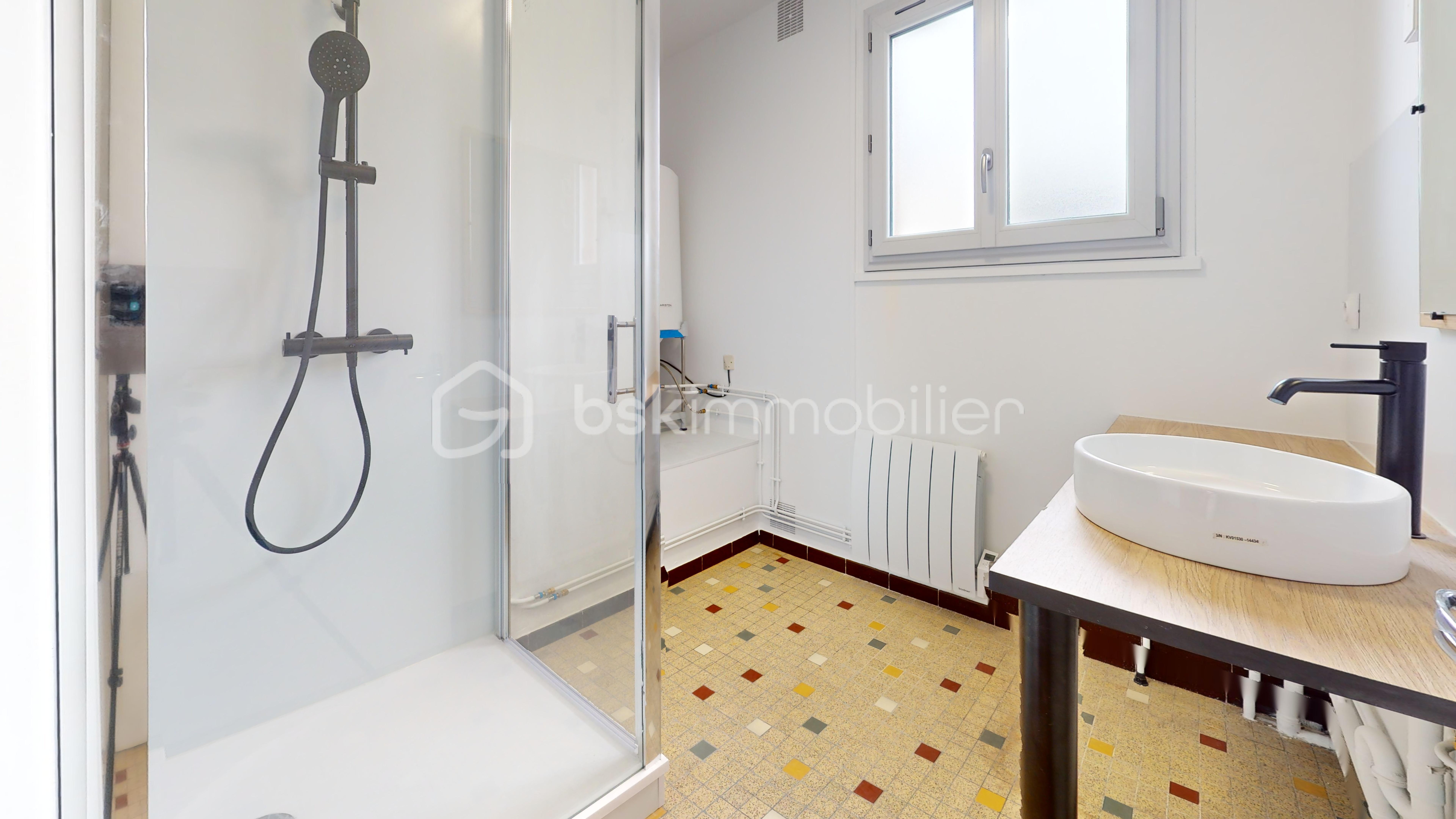 Appartement de 50 m² - T2-BELLEGARDE-Bathroom.jpg