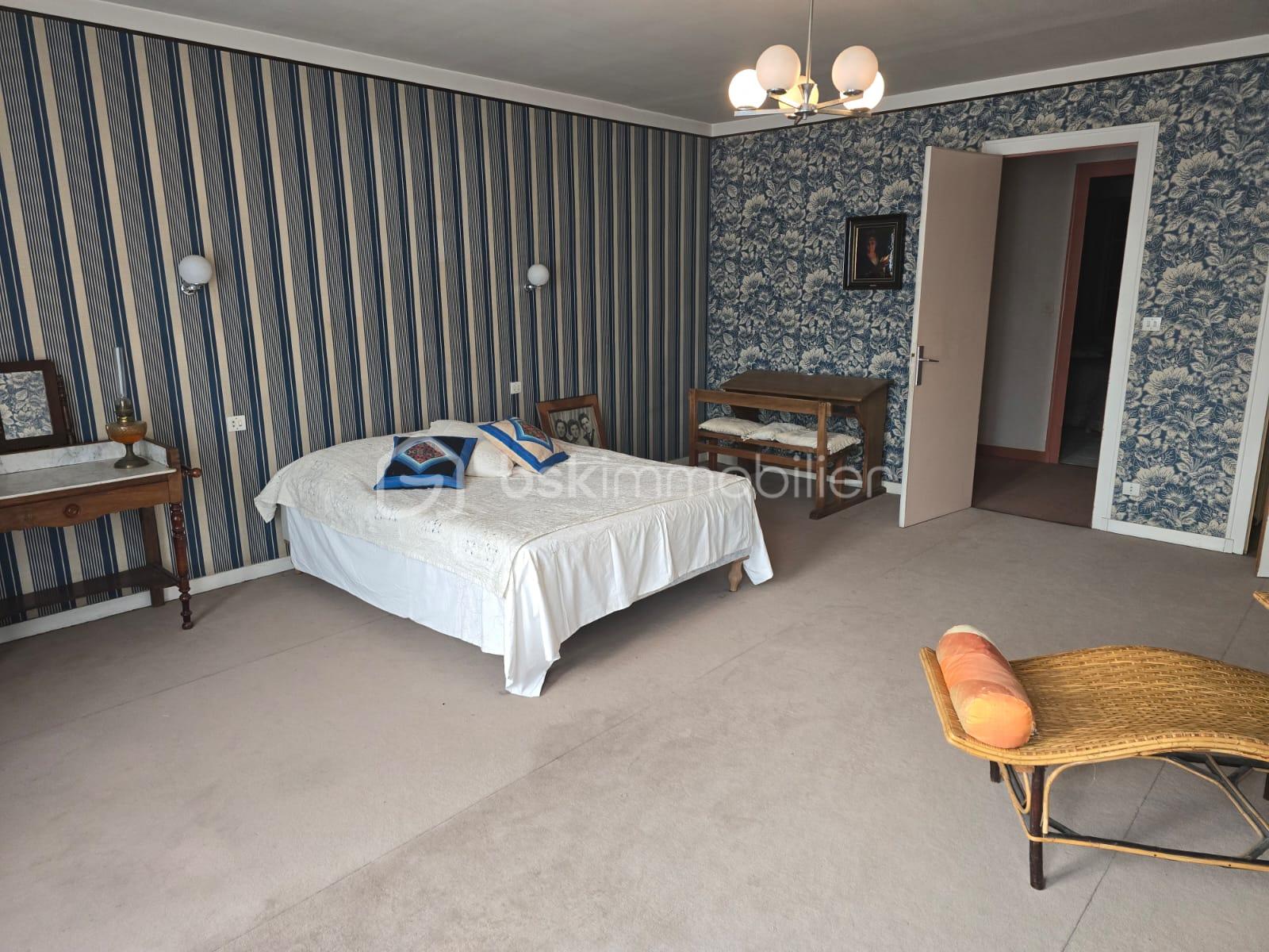 Maison de 297 m² - chambre.jpg