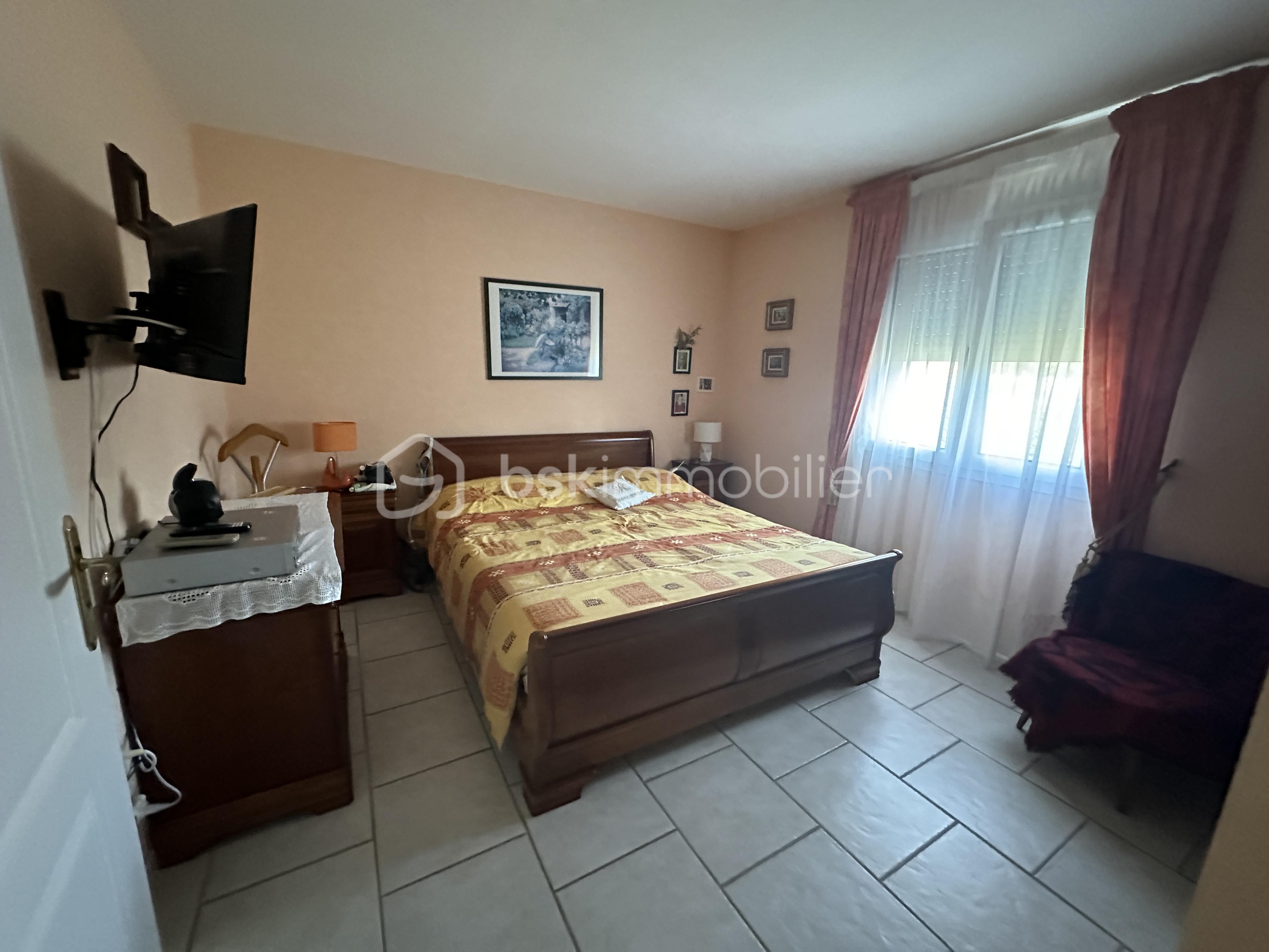 Maison de village de 236 m² - Chambre 1.JPG