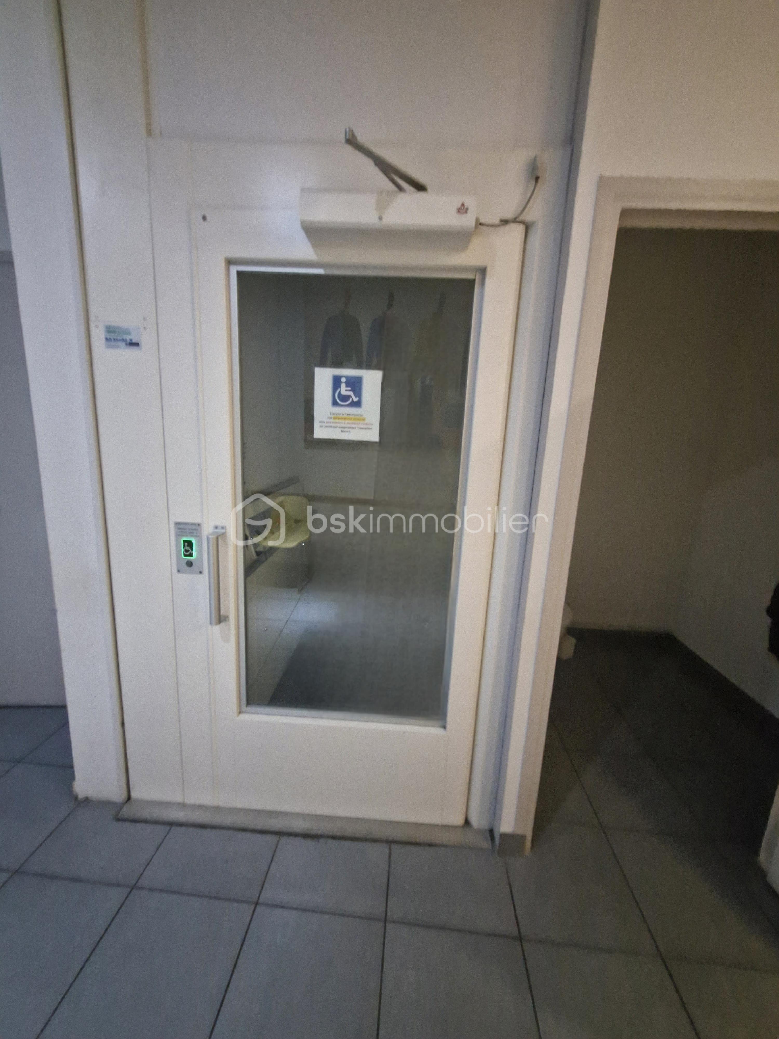 Immeuble de bureaux de 207 m² - 1000044041.jpg