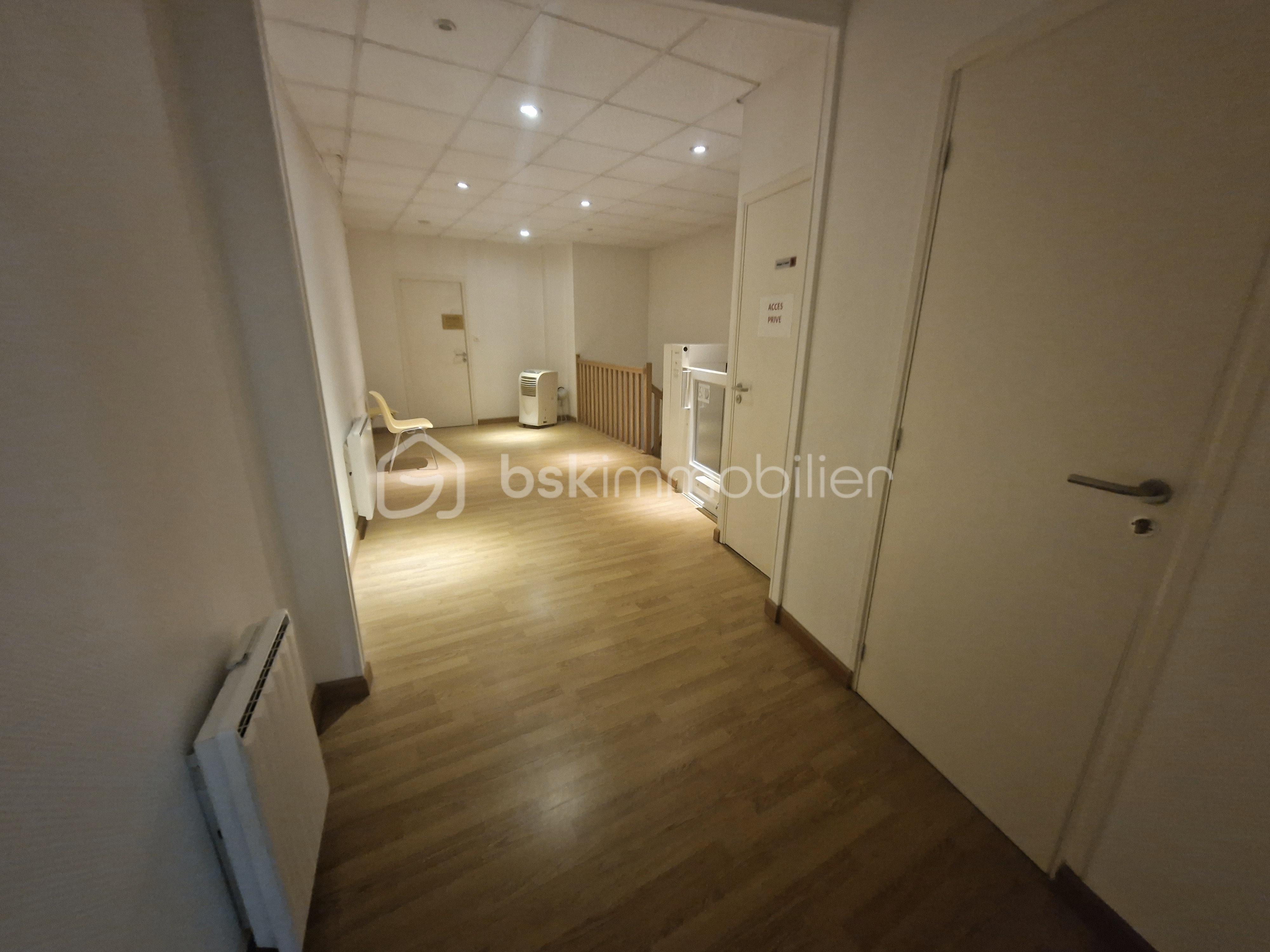 Immeuble de bureaux de 207 m² - 1000044063.jpg