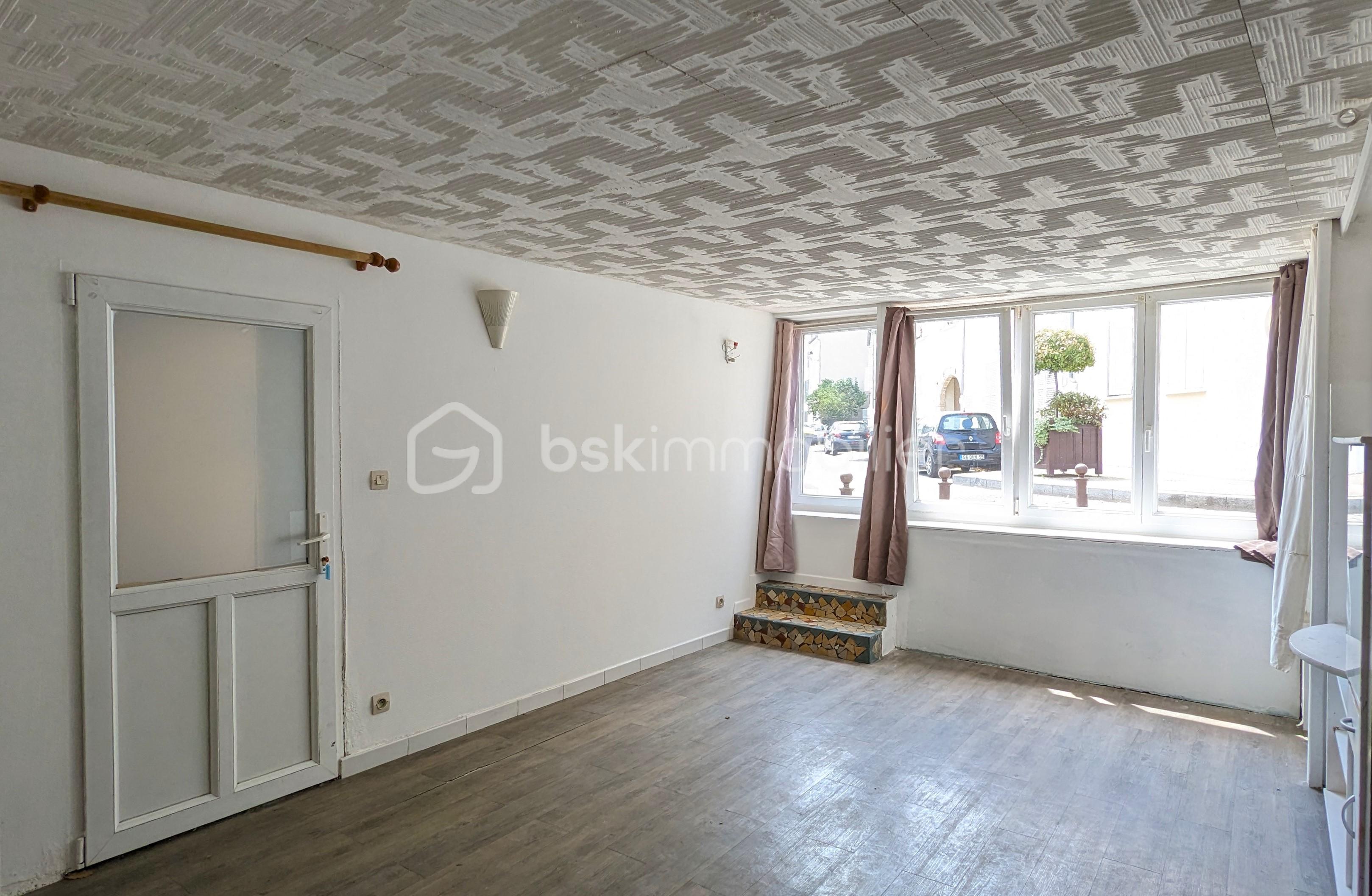 Maison ancienne de 131 m² - 1 entrée rue.jpg