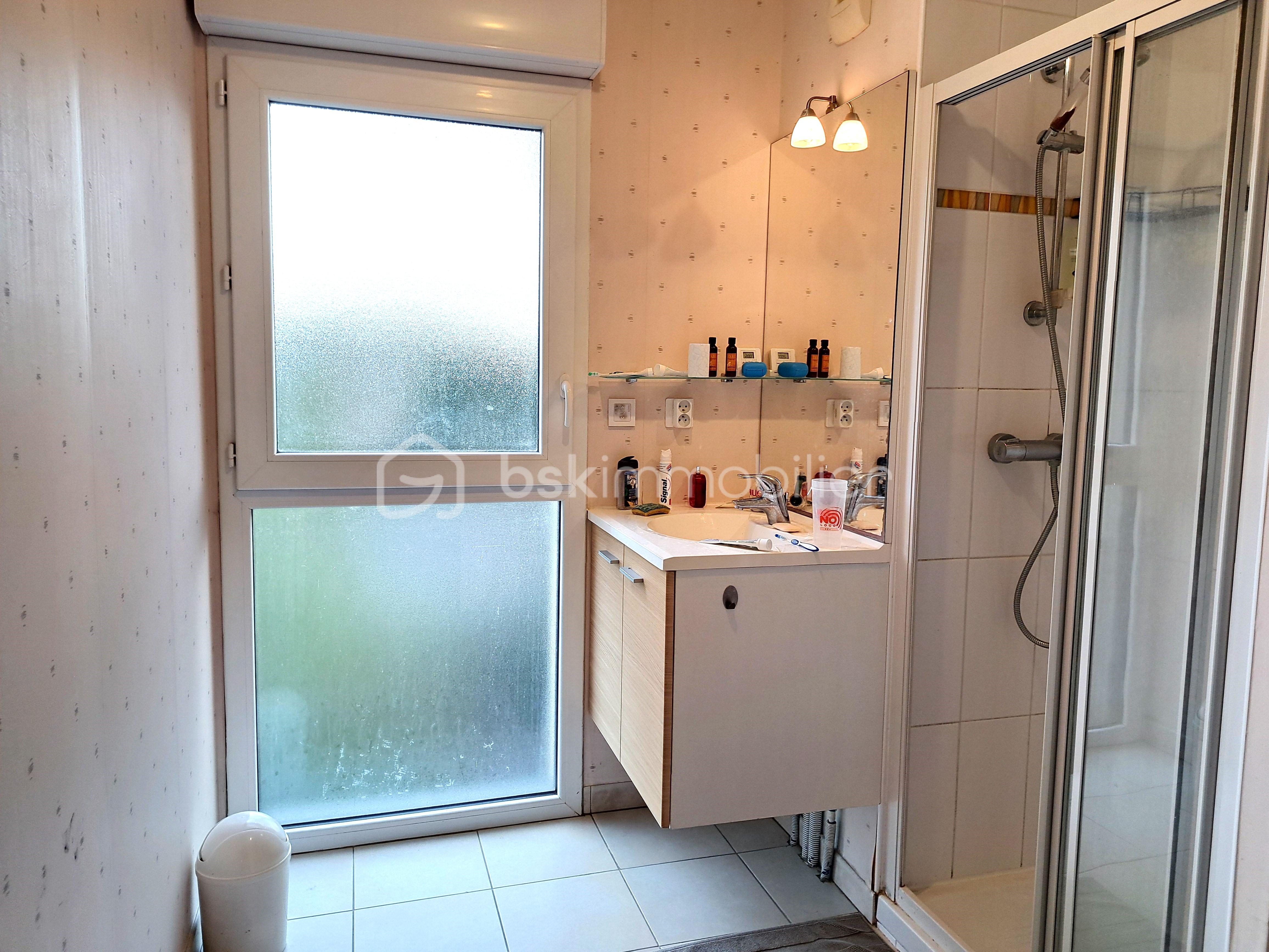 Appartement de 57,64 m² - salle eau retouchée.jpg