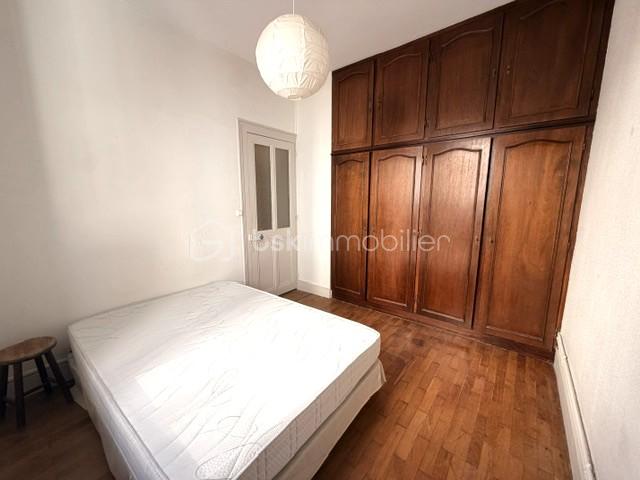 Photo chambre avec armoire intégrée.jpeg