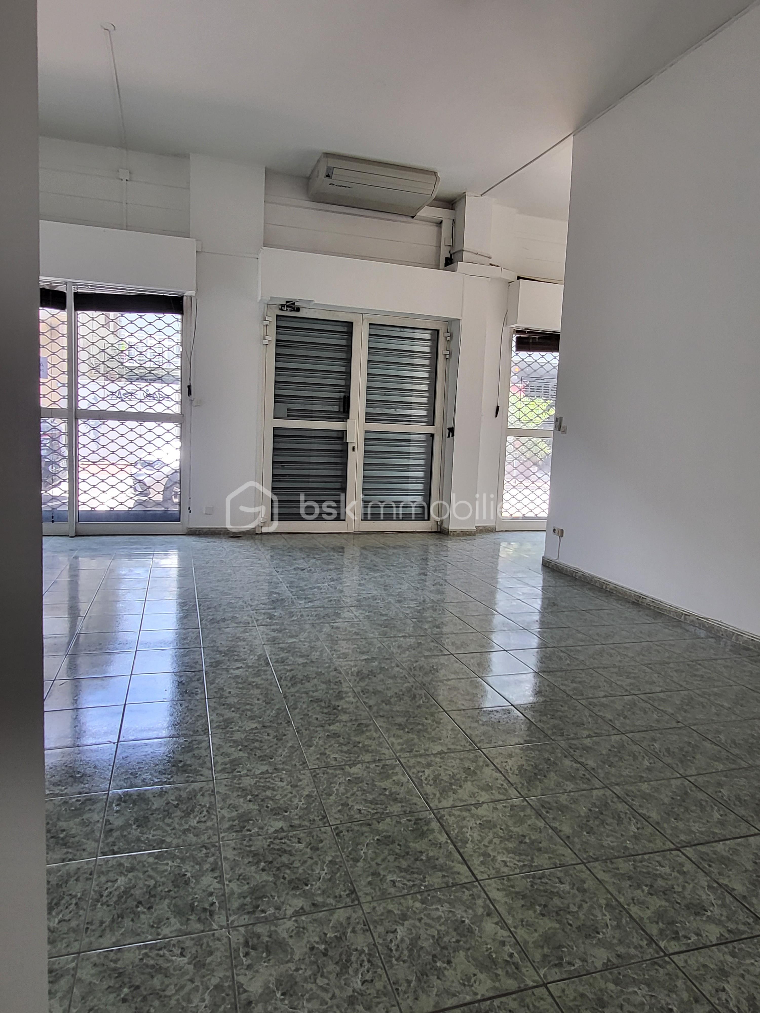 Local commercial de 50 m² - Local intérieur.jpg