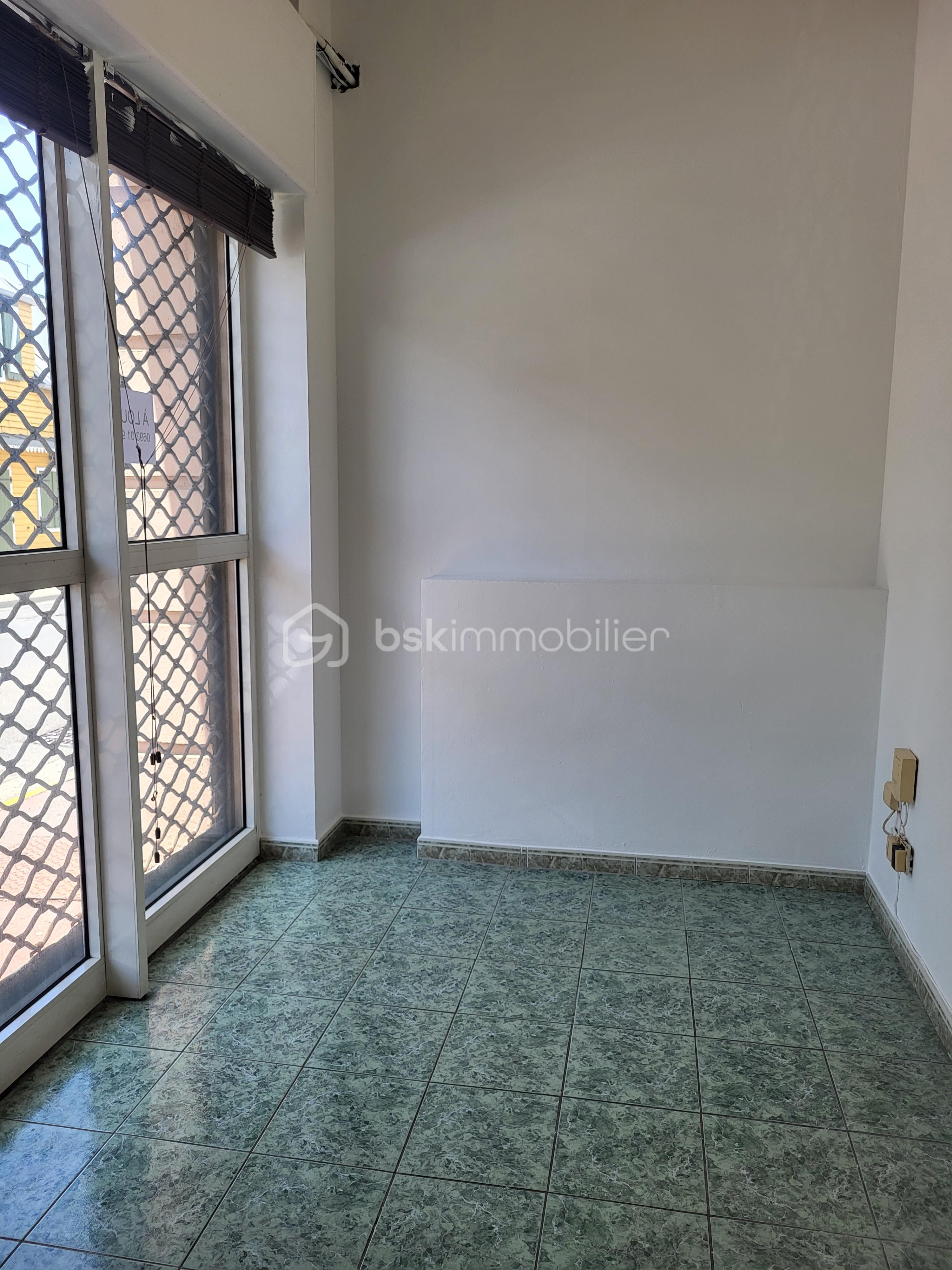 Local commercial de 50 m² - Local entrée.jpg