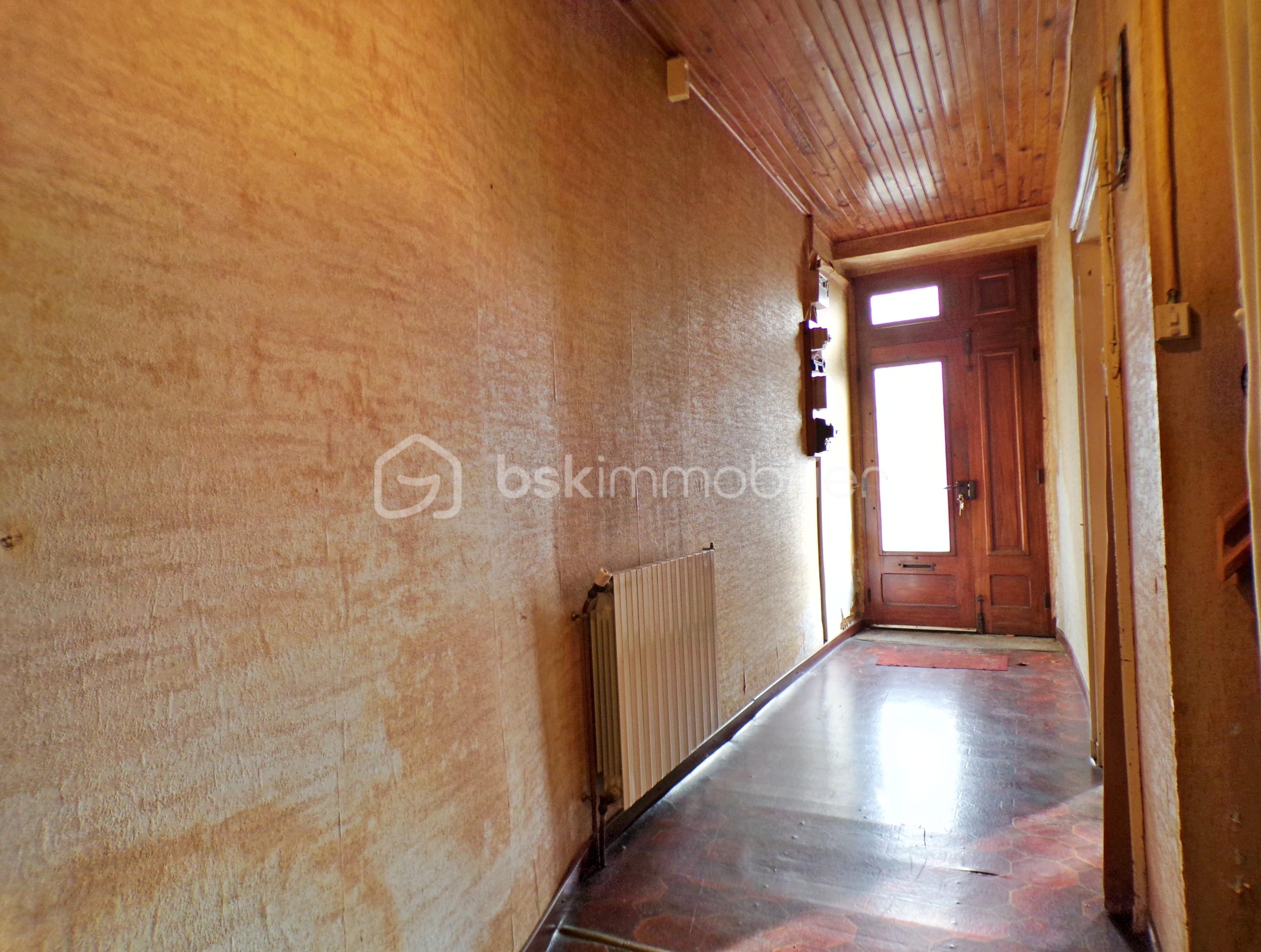 Maison de village de 84 m² - Couloir entrée.JPG