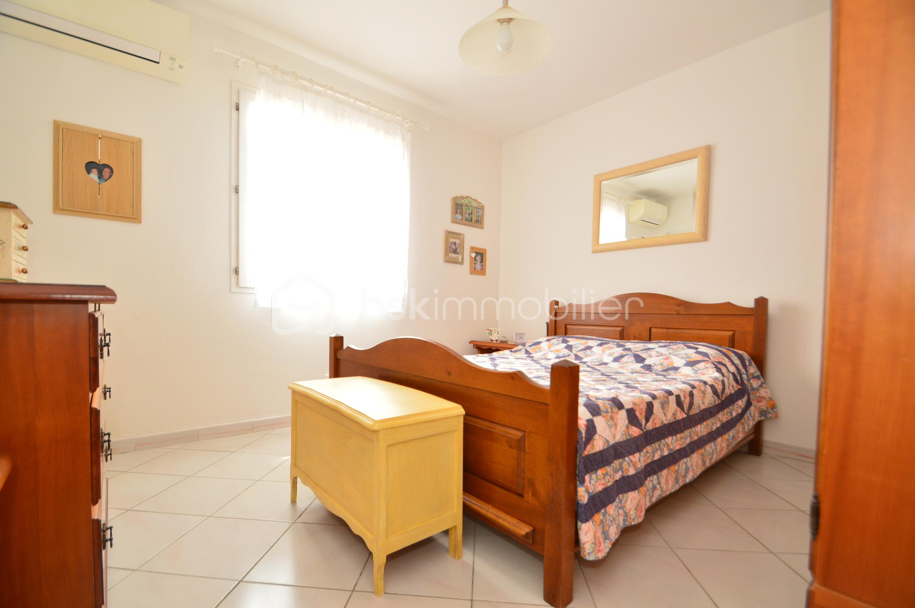 Maison traditionnelle de 128 m² - CHAMBRE 1 ARMOIRE.jpg