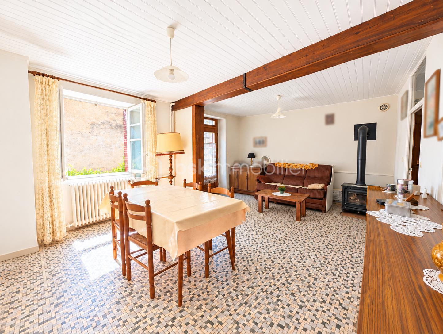 Maison 5 pièces 220 m² · aux Ancizes-Comps · 220 m² · 80 000 €