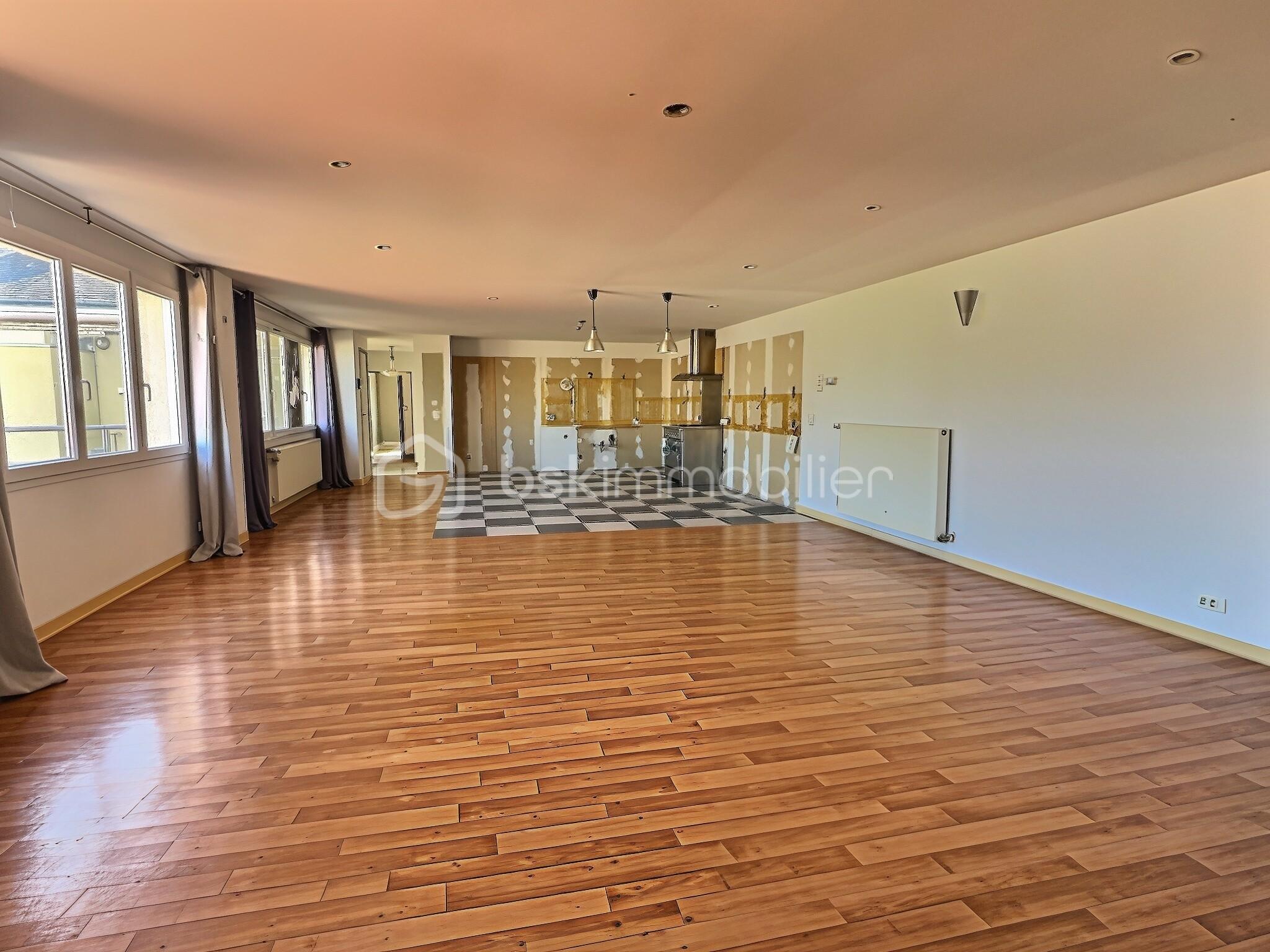 Appartement 11 pièces 285 m² · à Charleville-Mézières · 284,7 m² · 196 000 €