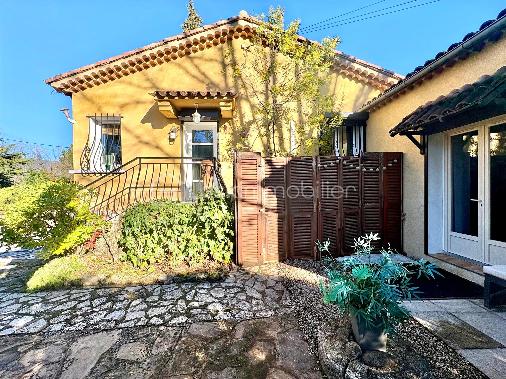 Maison 6 pièces 105 m² · à Tourrettes · 105 m² · 480 000 €