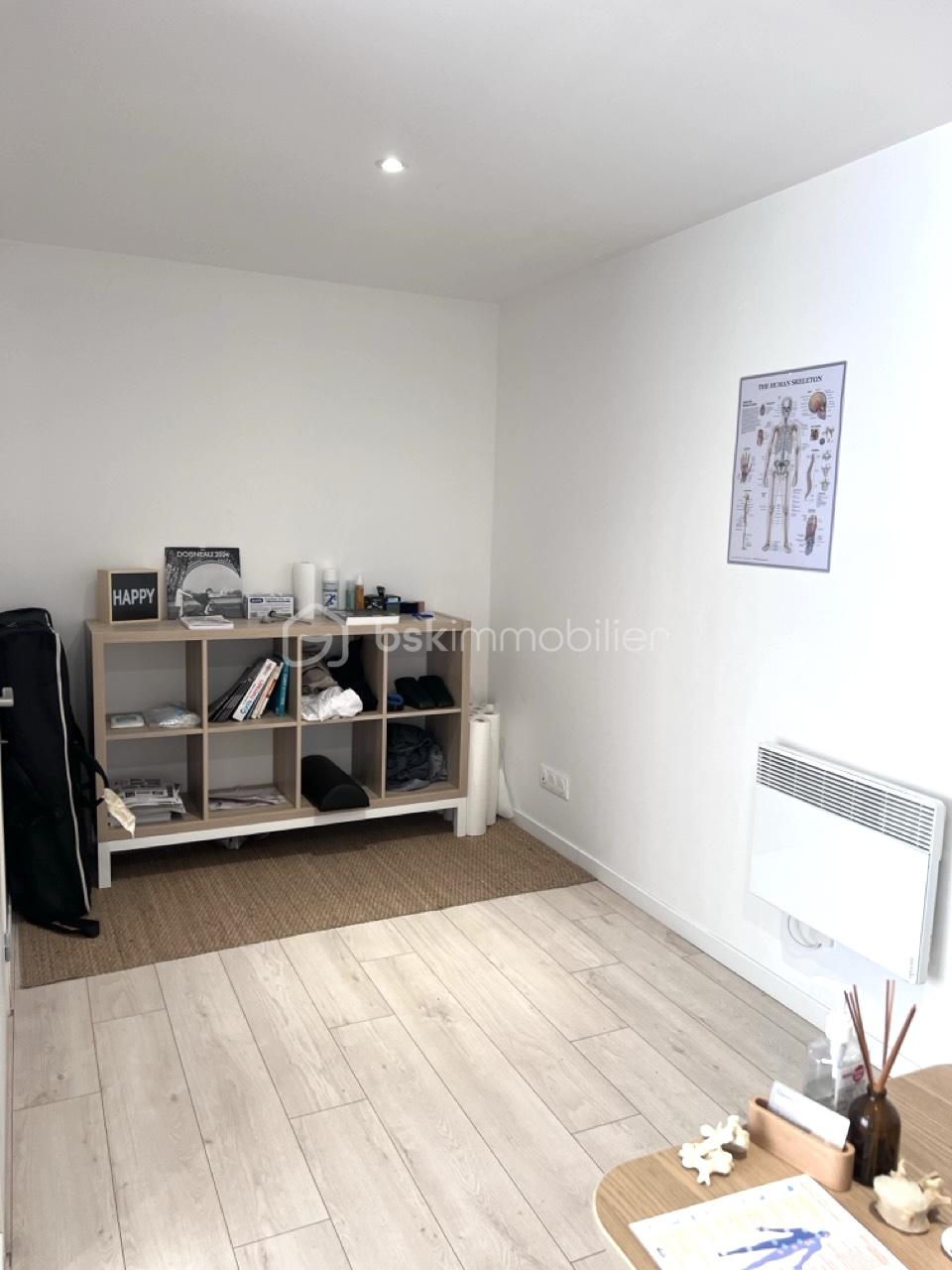 Local commercial de 28,02 m² - piece principale 3.jpeg