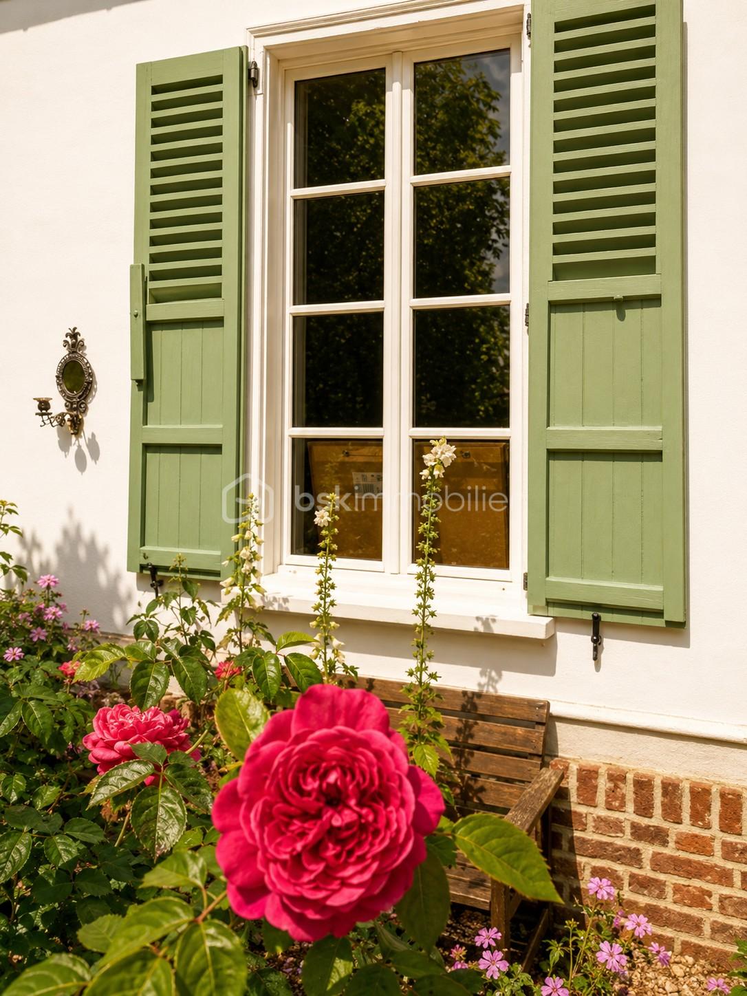 10 LE BOTTIN IMMOBILIER fenetre et rose.jpg