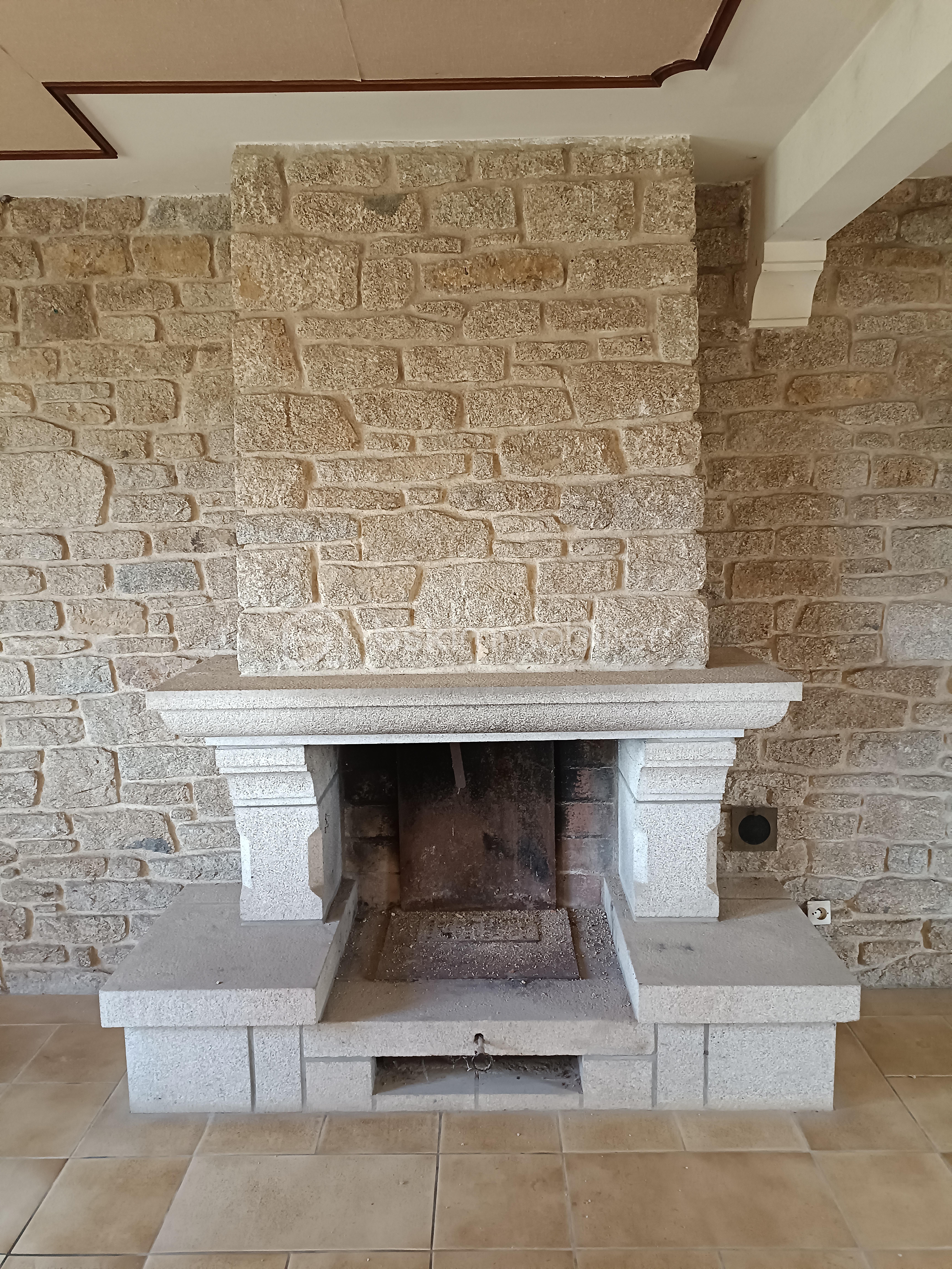 Maison en pierre de 137 m² - ak2U8r49cmSvAEGj2djpAVzv37vlHGFewL2Nhc2L.jpg